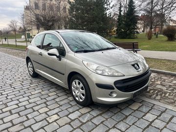 65 kW, 123 185 km, benzín