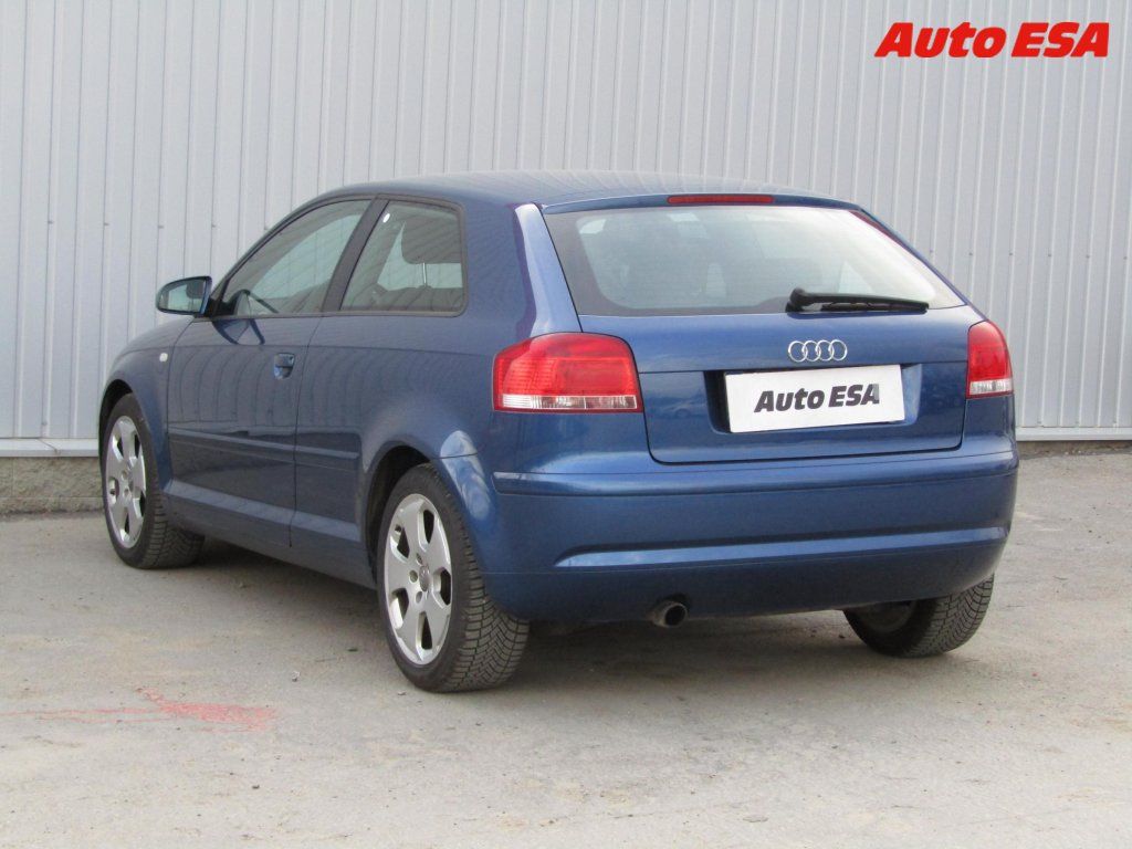 Audi A3, 1.6i,AC,výhřev.sed - fotka 6