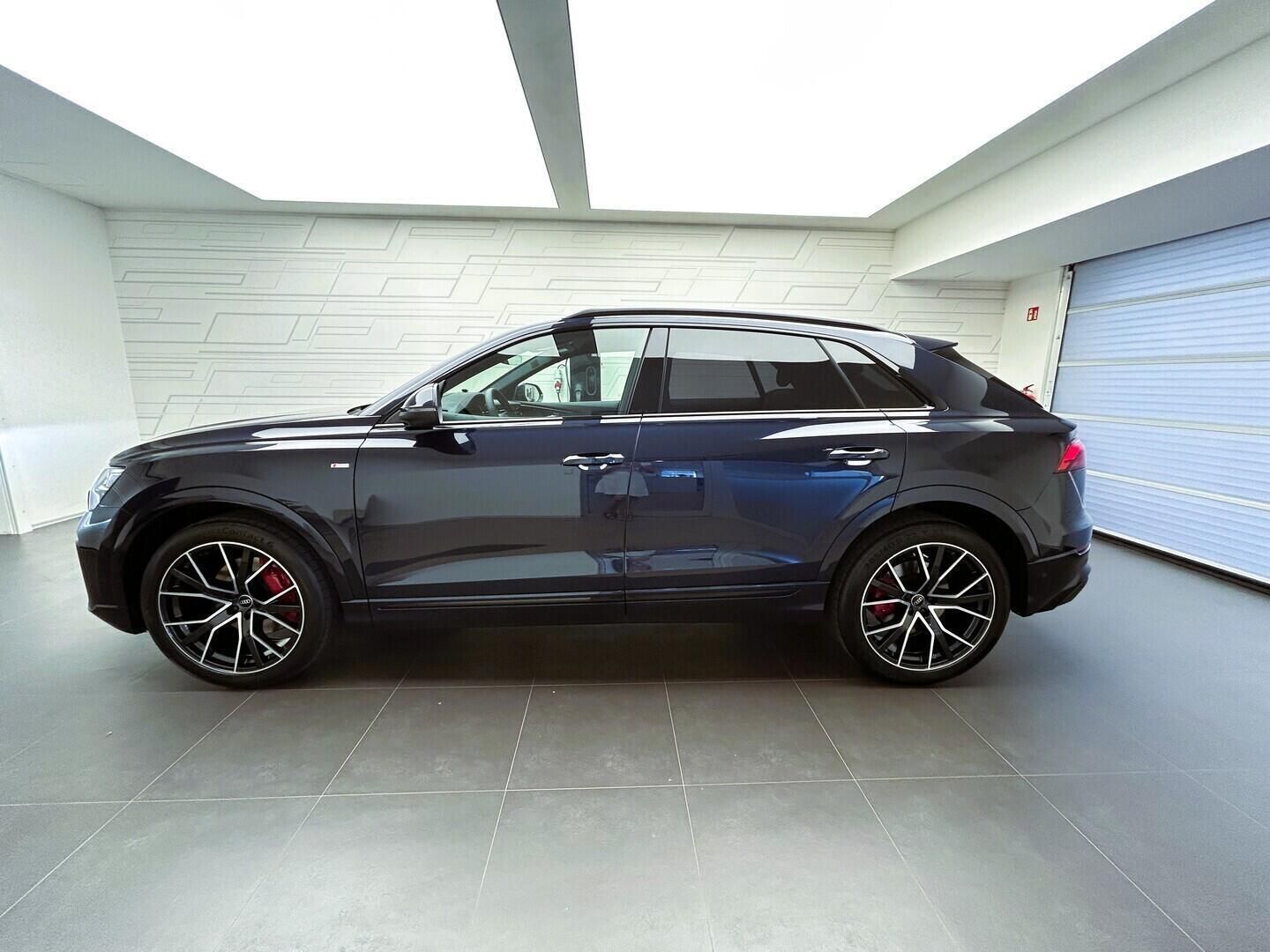 Audi Q8, SUV  50 TDI quattro 210 kW - fotka 3