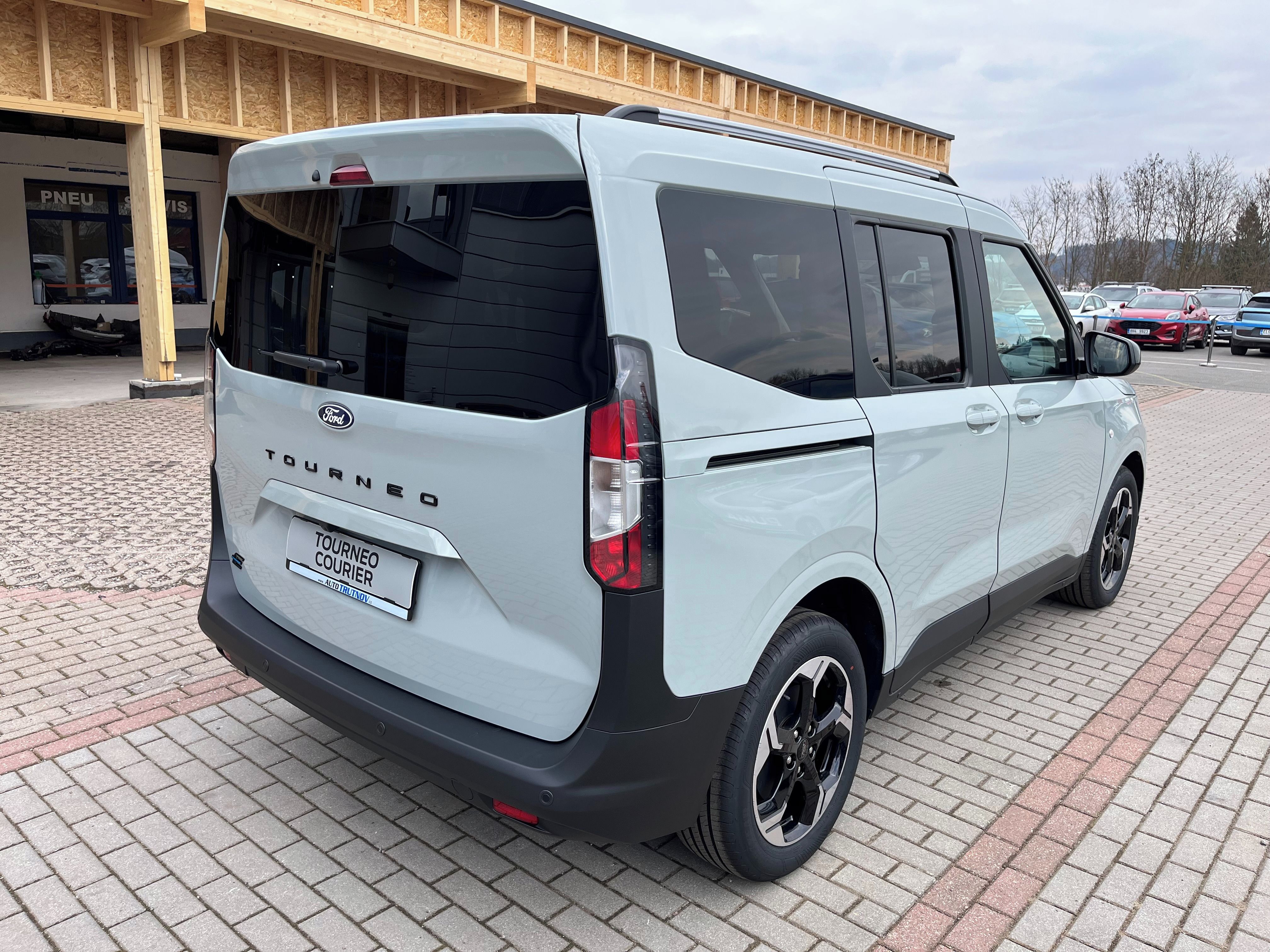 Ford Tourneo Courier, BEV 100 kW 43 kWh 150 Titanium - fotka 5