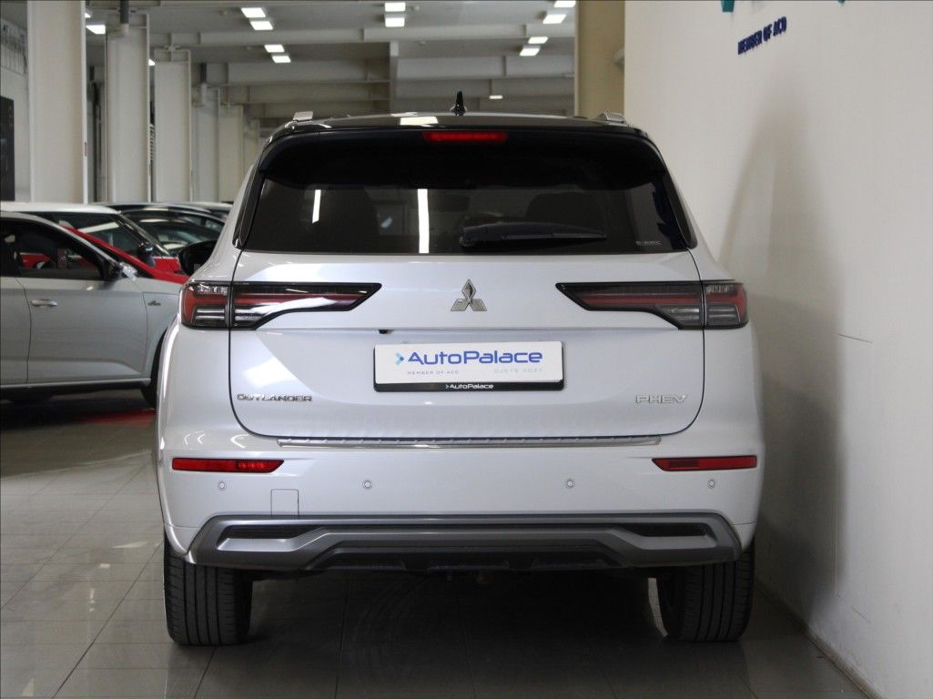 Mitsubishi Outlander, 2,4 PHEV AWD Instyle TAŽNÉ - fotka 4
