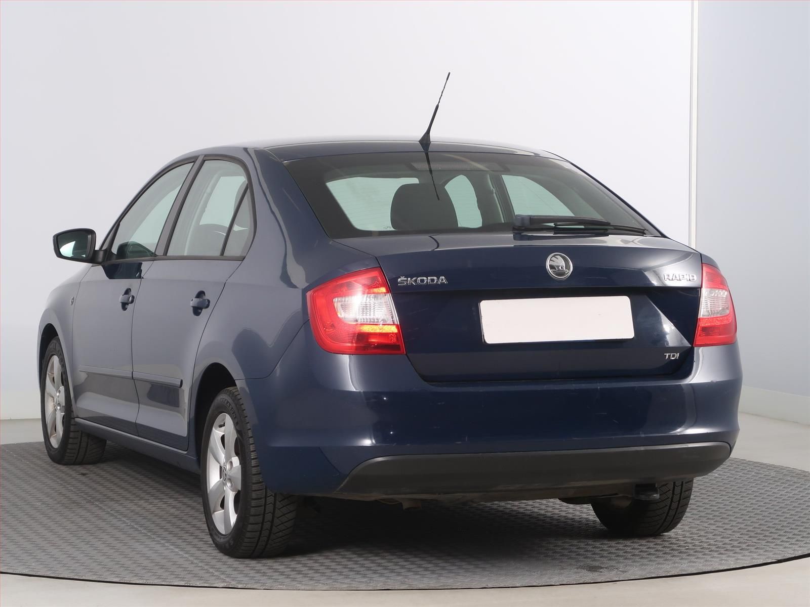 Škoda Rapid, 1.6 TDI, NOVÁ CENA, Klima - fotka 4
