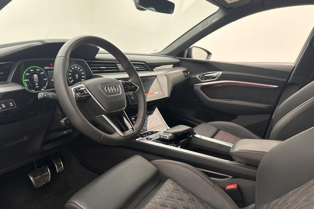 Audi SQ8, e-tron quattro Tažné Pano 360k - fotka 4