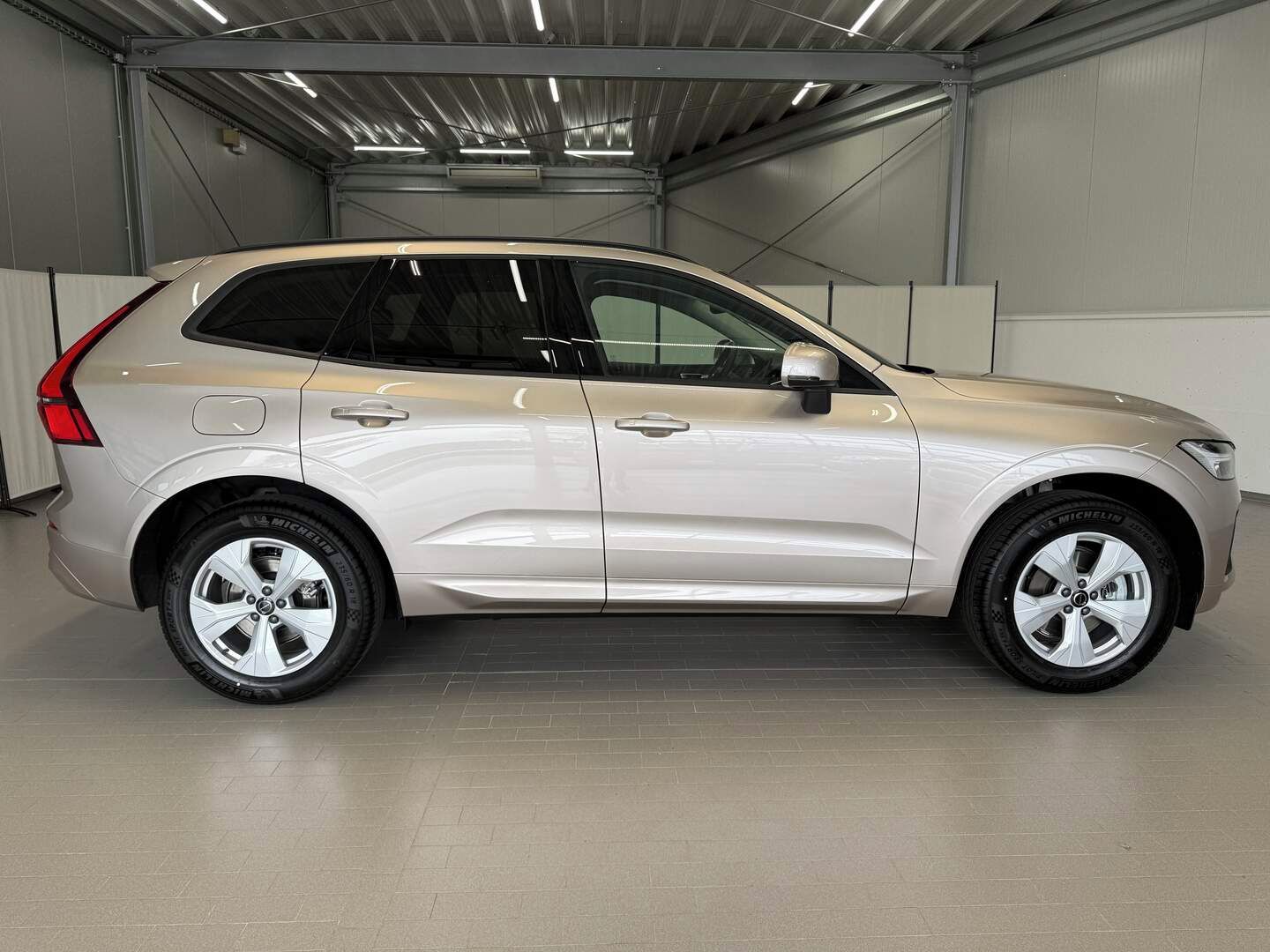 Volvo XC60, B5 2.0L 250+14 HPAT8 AWD CORE - fotka 5