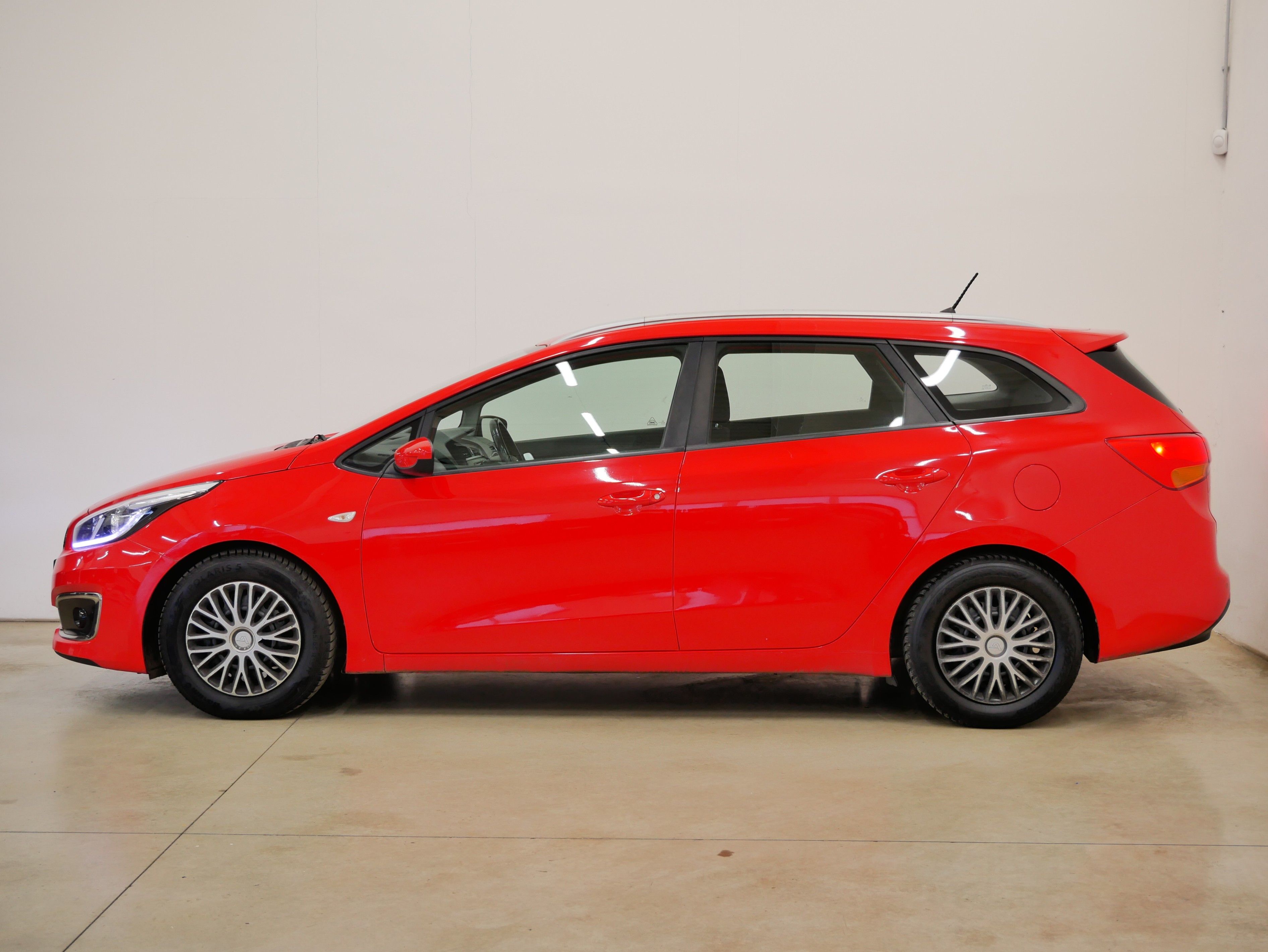 Kia Cee´d, 1.6 CRDI 100 kW Comfort - fotka 3