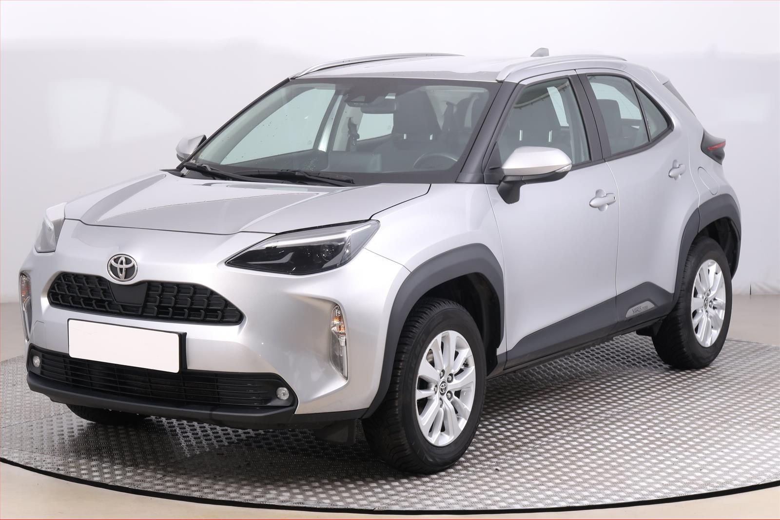 Toyota Yaris Cross, 1.5 VVT-i, Comfort, ČR,1.maj - fotka 2