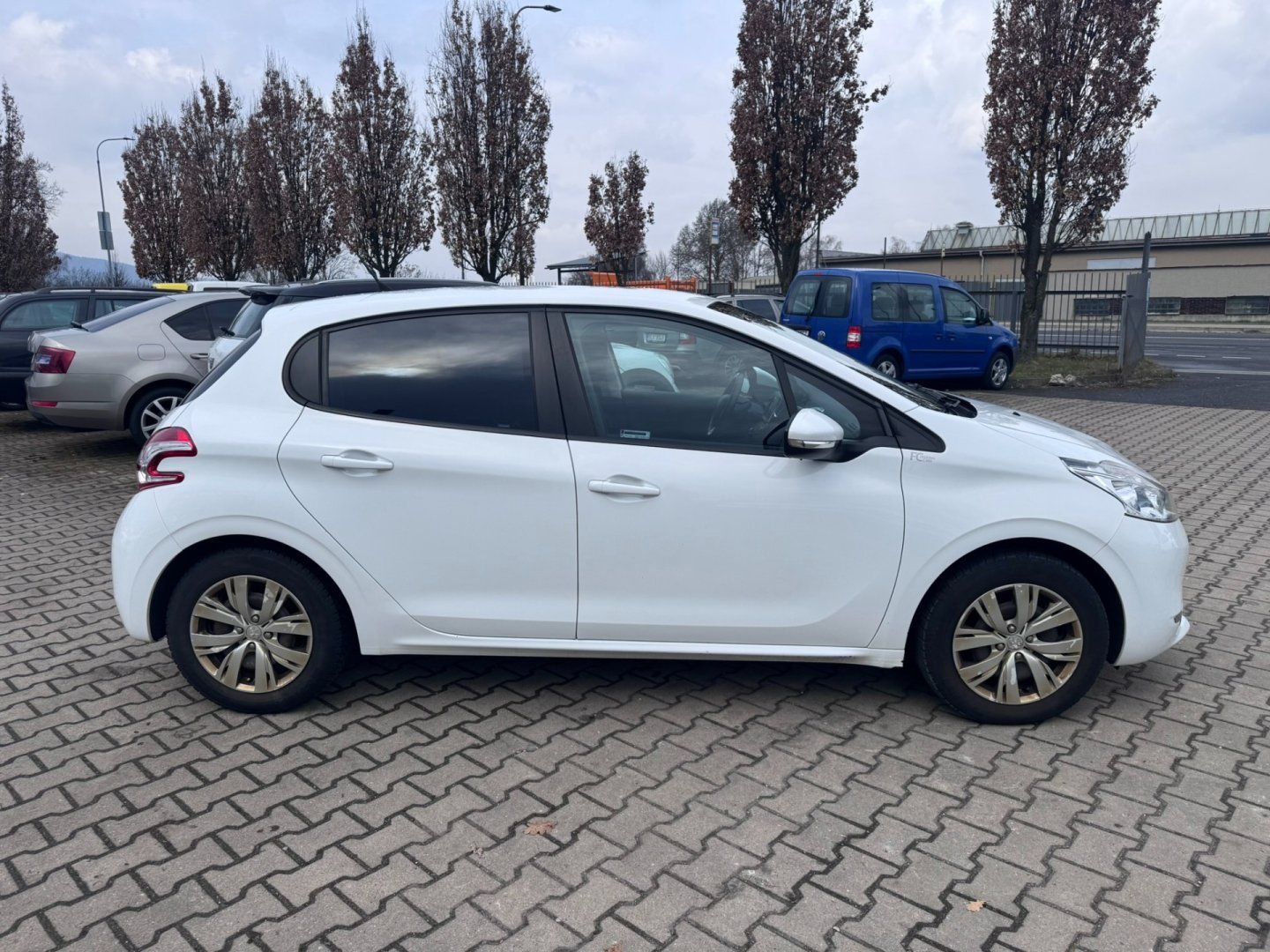 Peugeot 208, 1,2 60 KW 1. MAJ STK - fotka 6