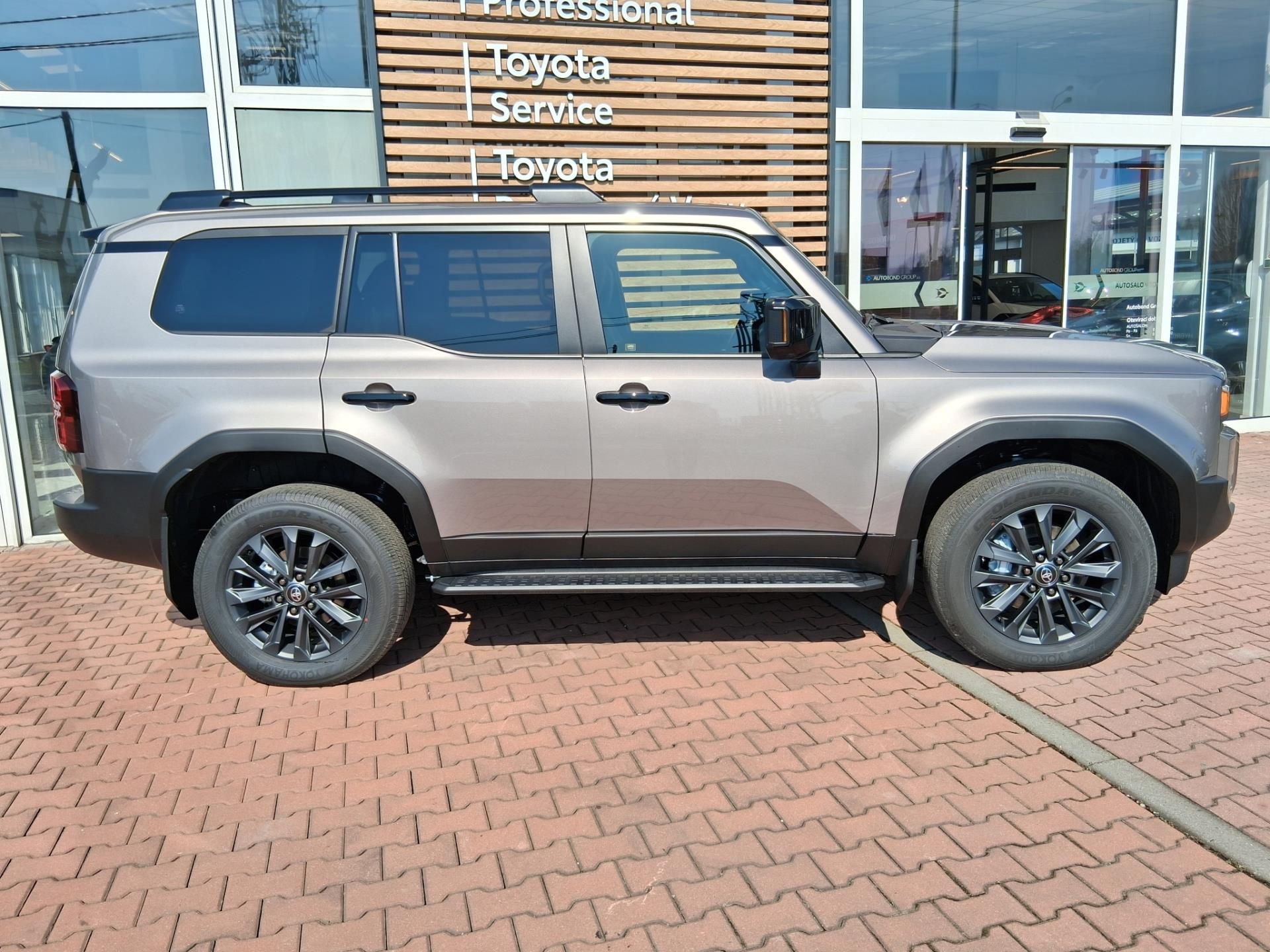 Toyota Land Cruiser, 2,8 MHEV EXECUTIVE + SKYVIEW - fotka 3