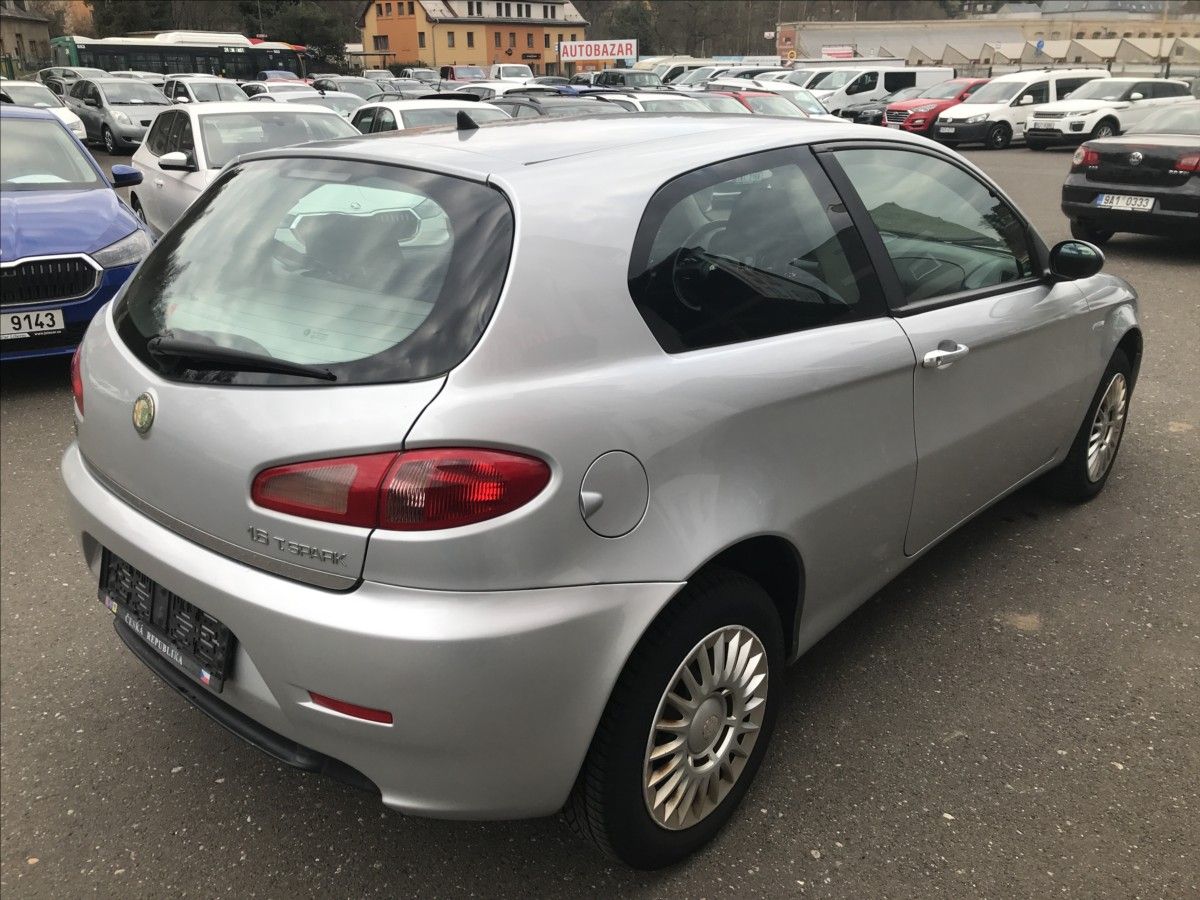 Alfa Romeo 147, 1,6 i 3dv. 77kW - fotka 5