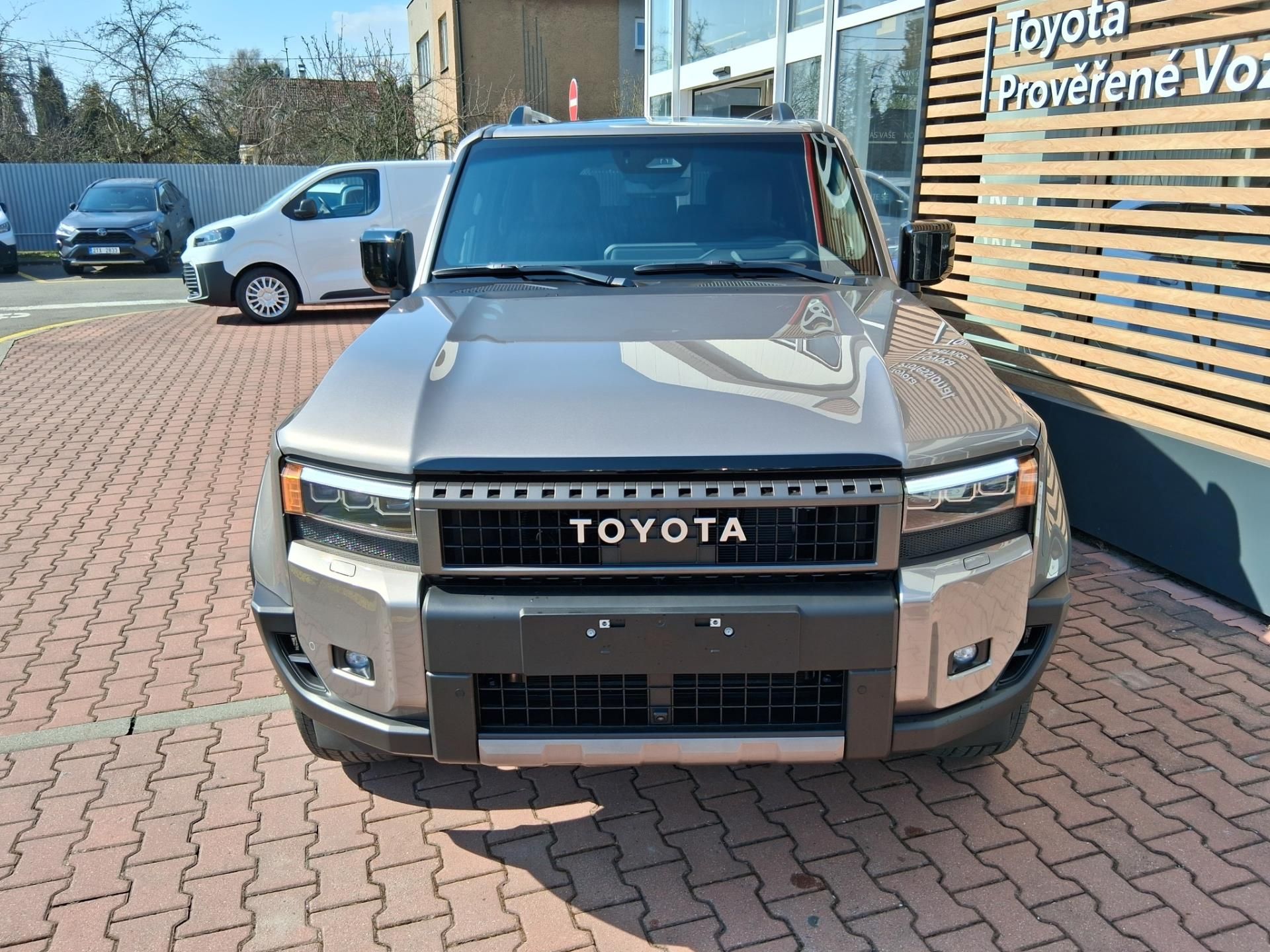 Toyota Land Cruiser, 2,8 MHEV EXECUTIVE + SKYVIEW - fotka 2