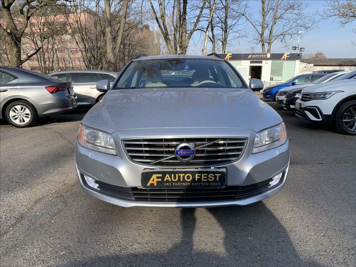 Volvo V70, 2,4 D5 AWD,ČR - fotka 2