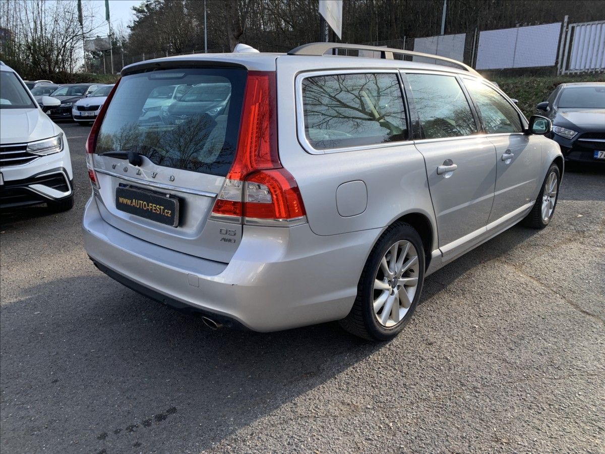 Volvo V70, 2,4 D5 AWD,ČR - fotka 5