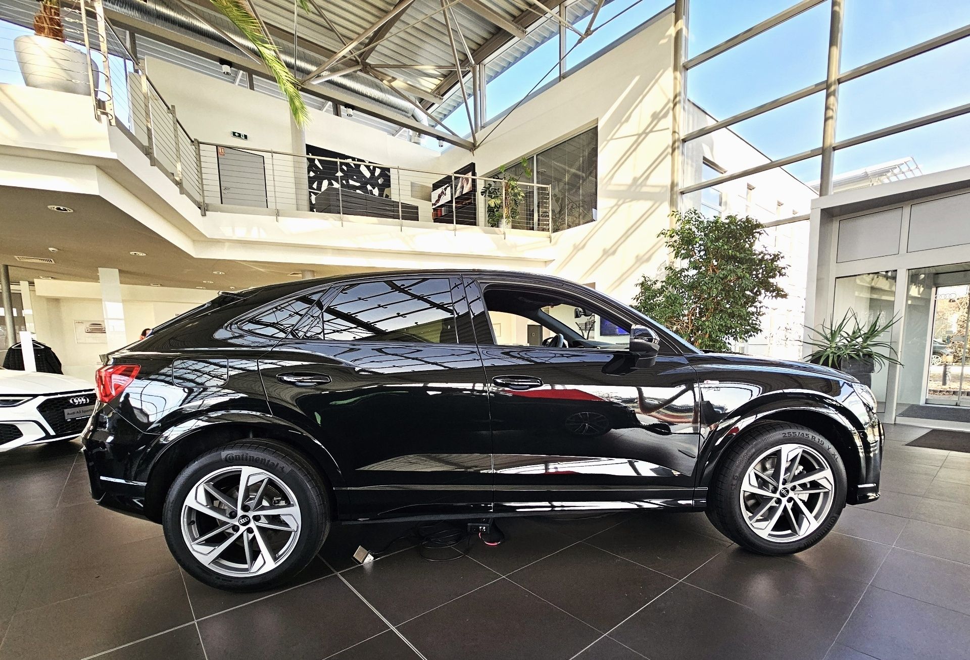 Audi Q3, S-LINE 40 TDI 142 kW Quattro - fotka 3