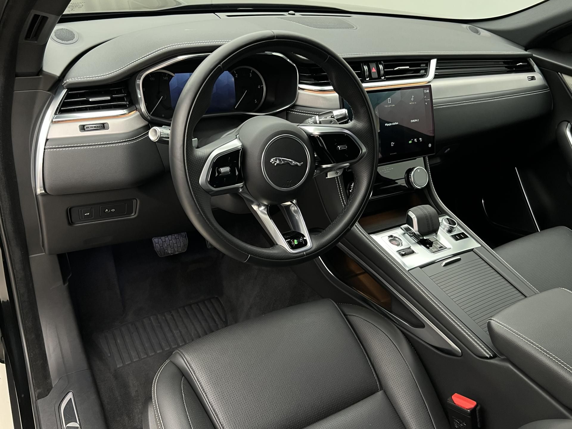 Jaguar F-Pace, D200 R-DYNAMIC S AWD AUT - fotka 4