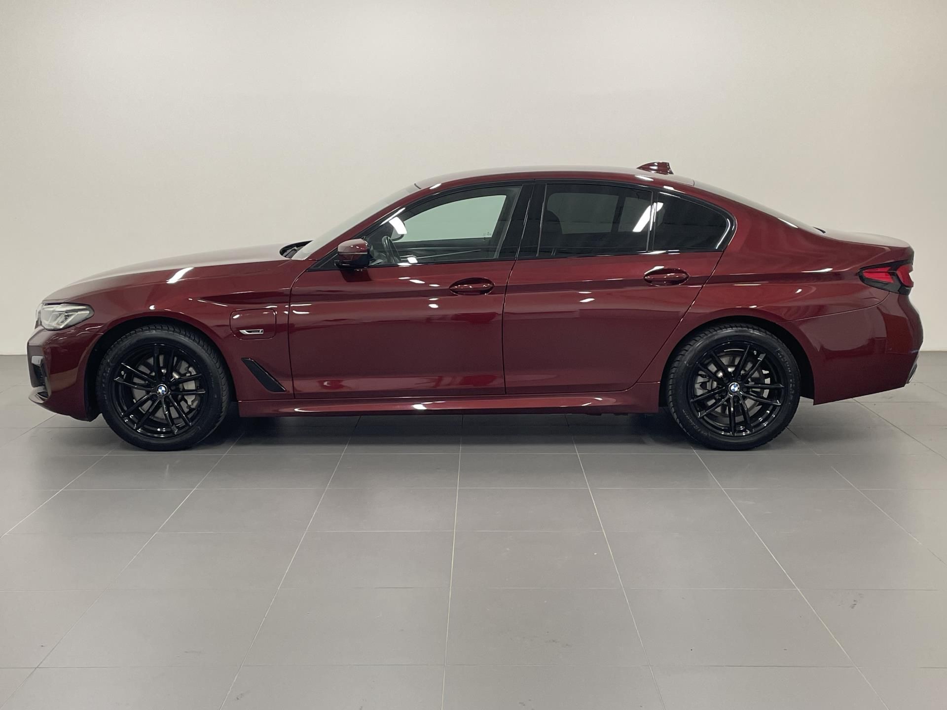 BMW Řada 5, 530e Plug-in Hybrid, Mpaket - fotka 3