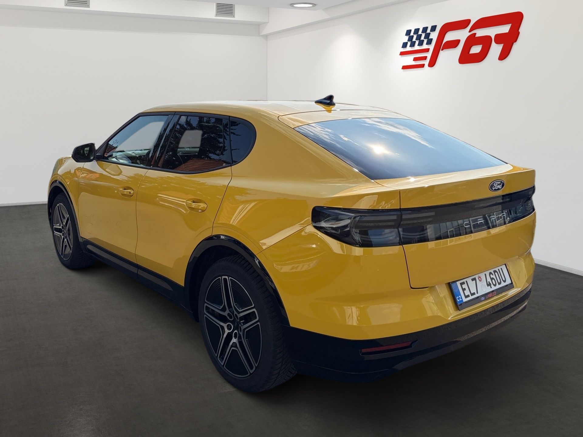 Ford Capri, zadní náhon, prodloužený dojez - fotka 4