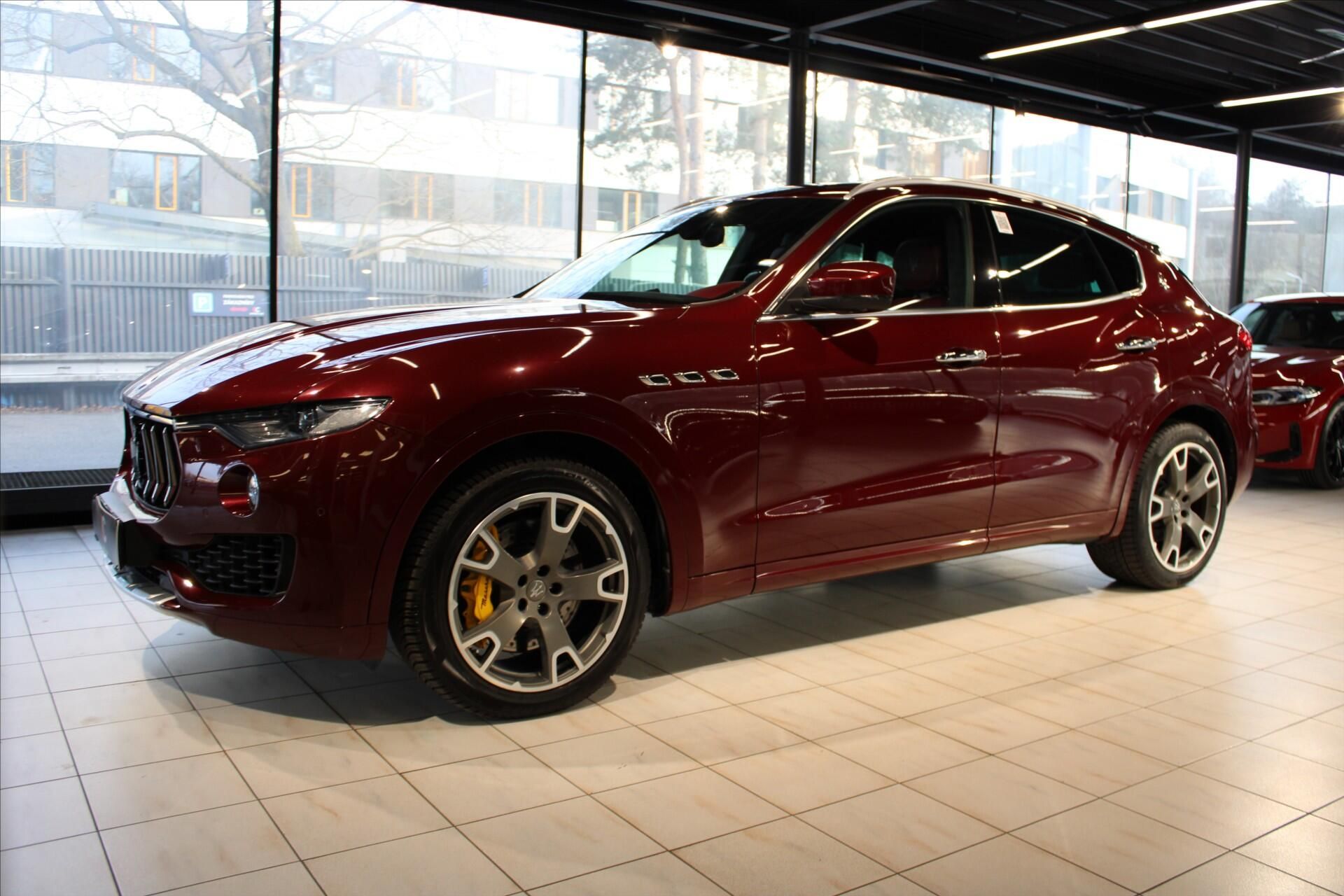 Maserati Levante, SQ4 GranLusso ACC/Pano/B&W - fotka 3