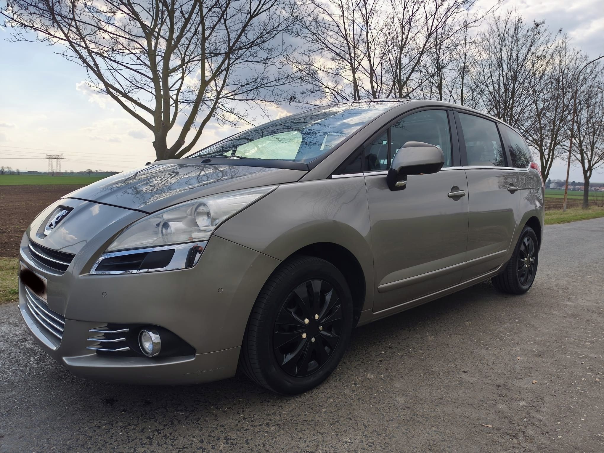 Peugeot 5008, 1,6i 88 kW, 7 míst - fotka 4