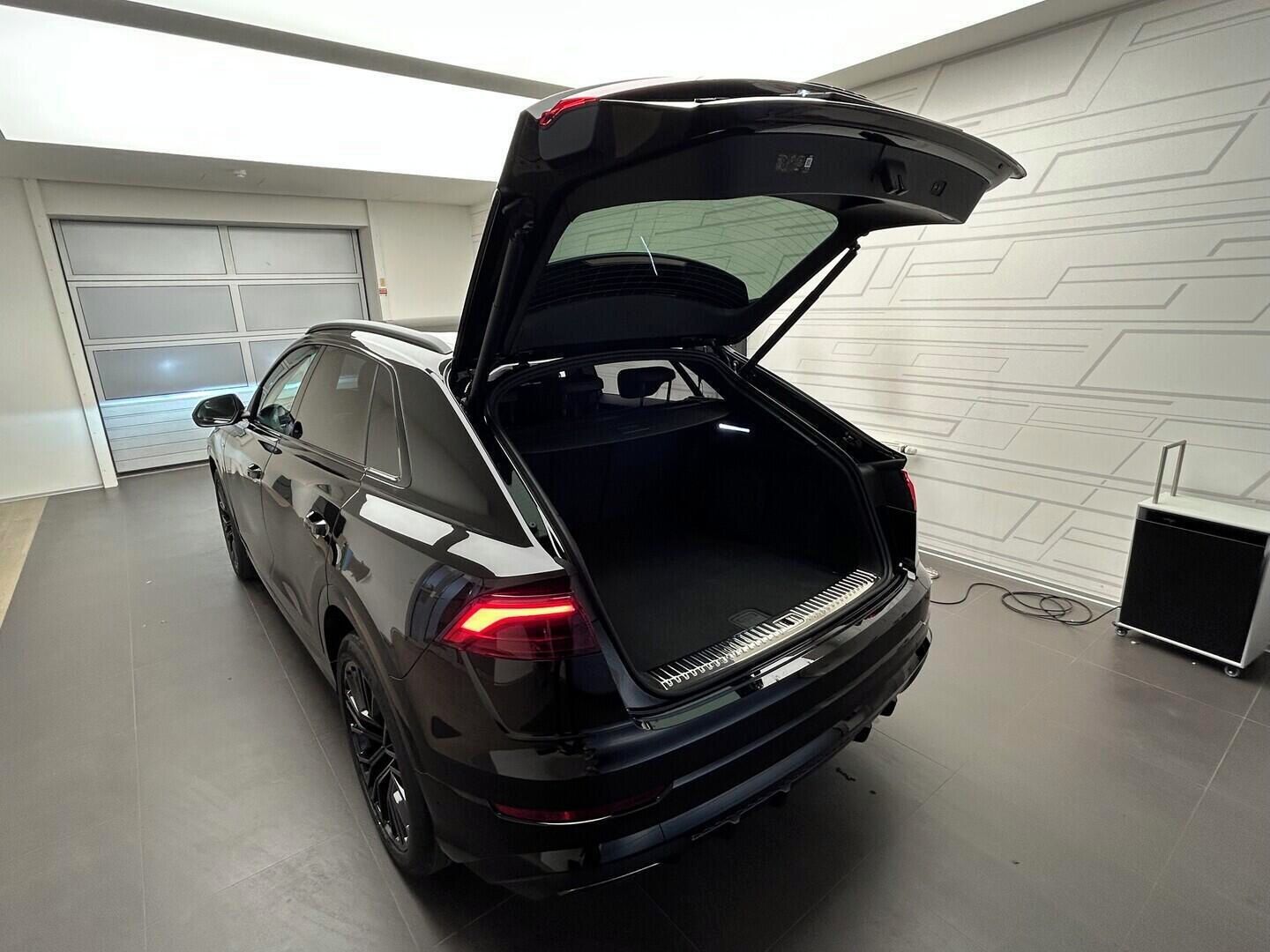 Audi Q8, SUV 50 TDI quattro 210 kW - fotka 6