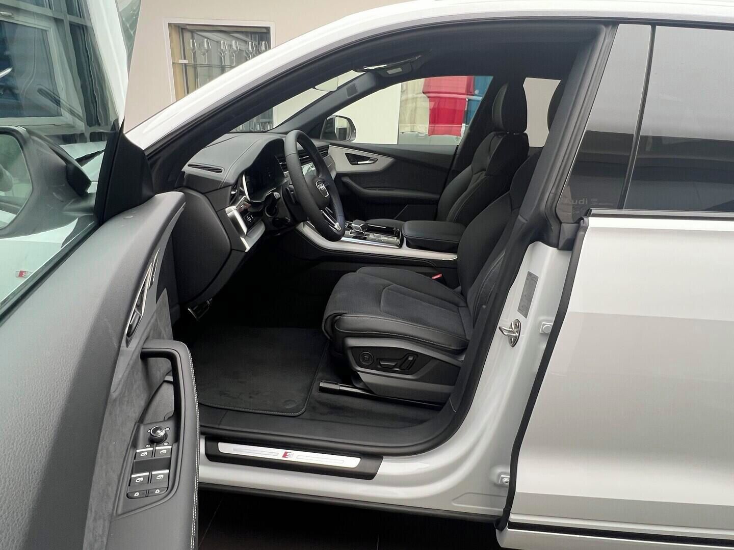 Audi Q8, SUV 50 TDI quattro 210 kW - fotka 6