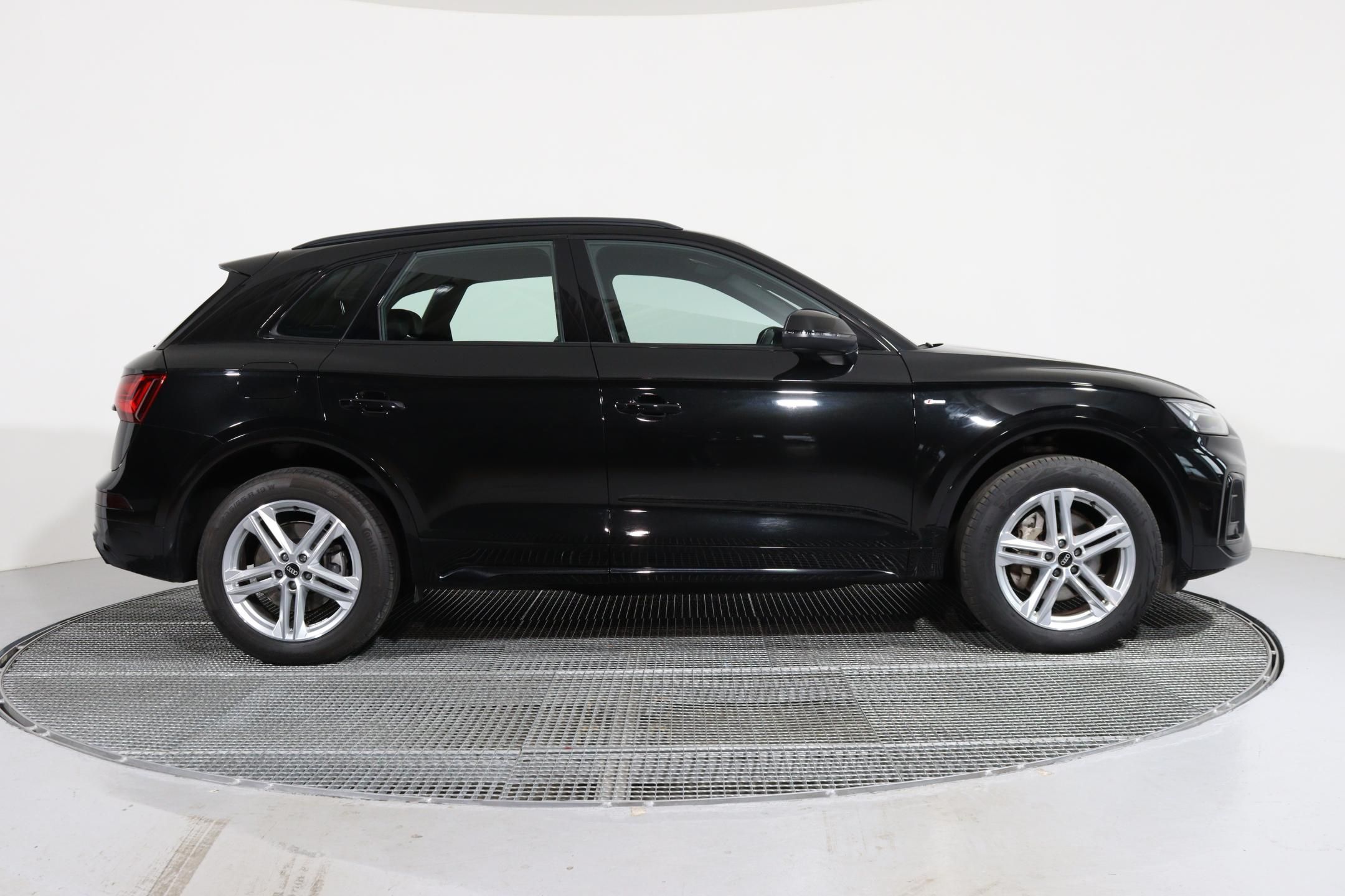 Audi Q5, Sline 40 TDI quattro Stronic - fotka 4