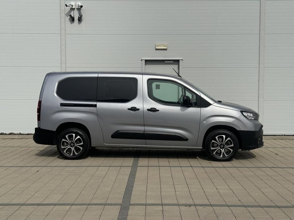 Toyota Proace City, LWB Crewcab 1.5 D-4D 96 kW - fotka 4
