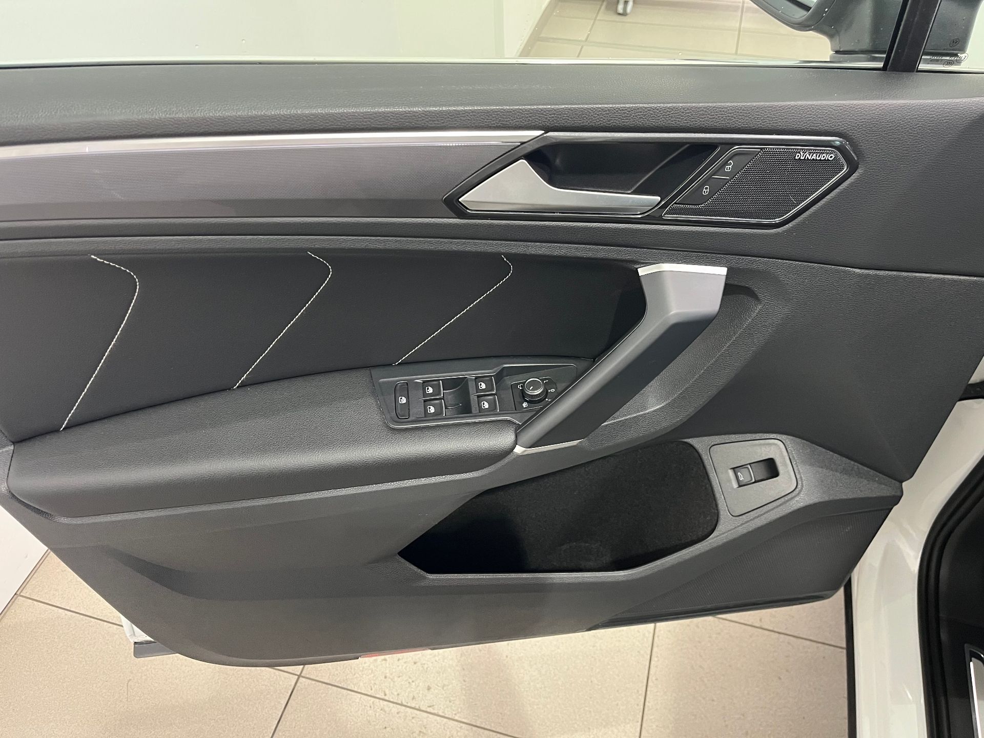 Volkswagen Tiguan, 2.0 TDI 147 kW 7DSG 4MOTION R- - fotka 6