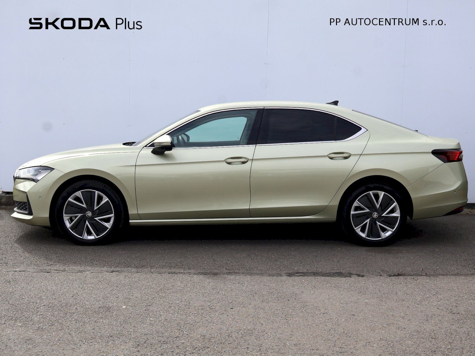 Škoda Superb, Selection 4x4 DSG 2.0TDI 142kW - fotka 3