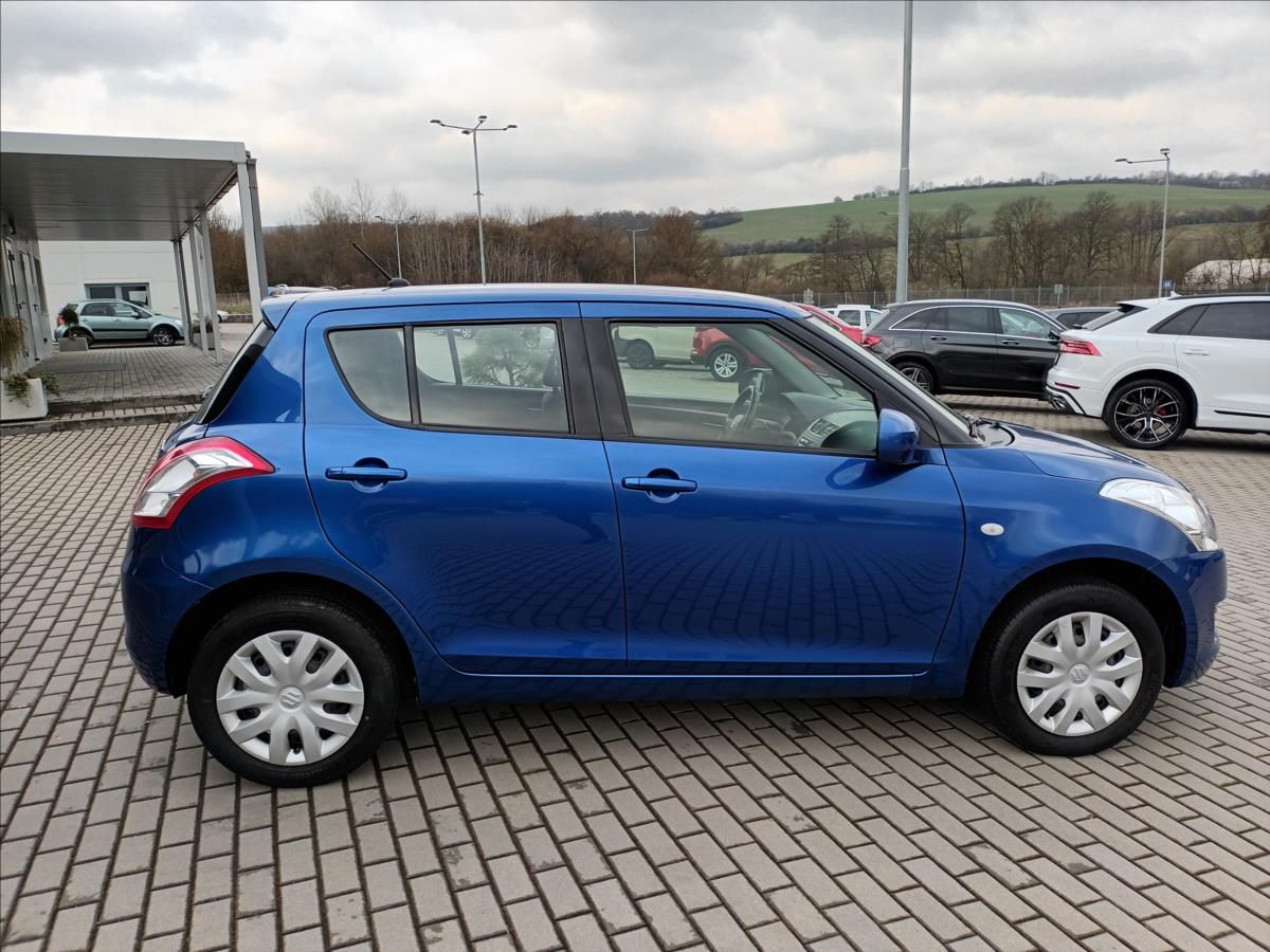 Suzuki Swift, 1,2 i,4x4,VÝHŘEV,SERVIS,KOLA, - fotka 4