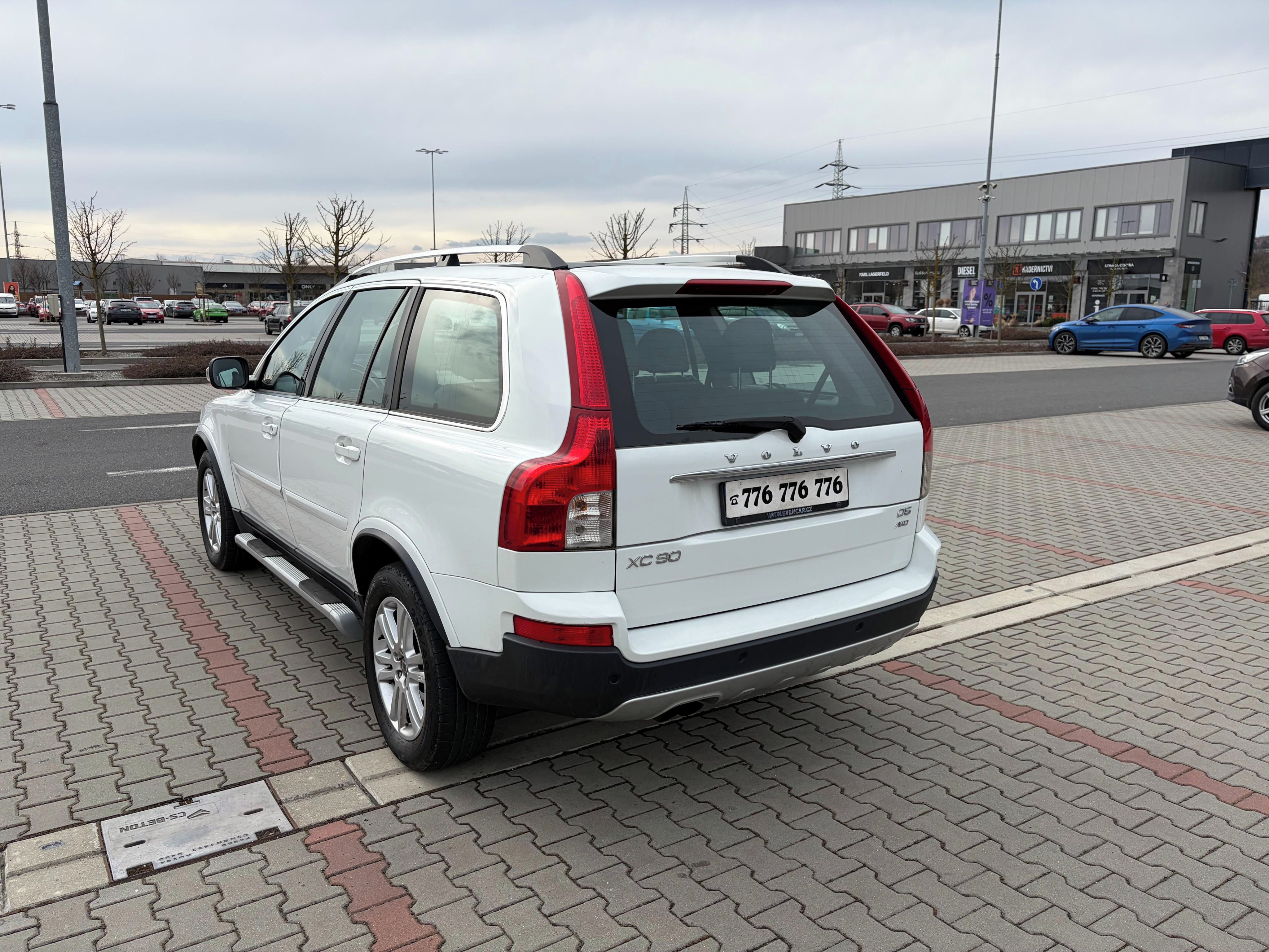 Volvo XC90, D5 AWD ČR 7 MÍST - fotka 5