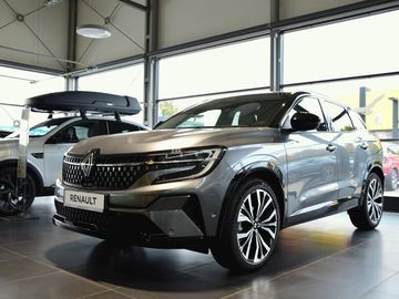 Iconic Full Hybrid E-TECH 200