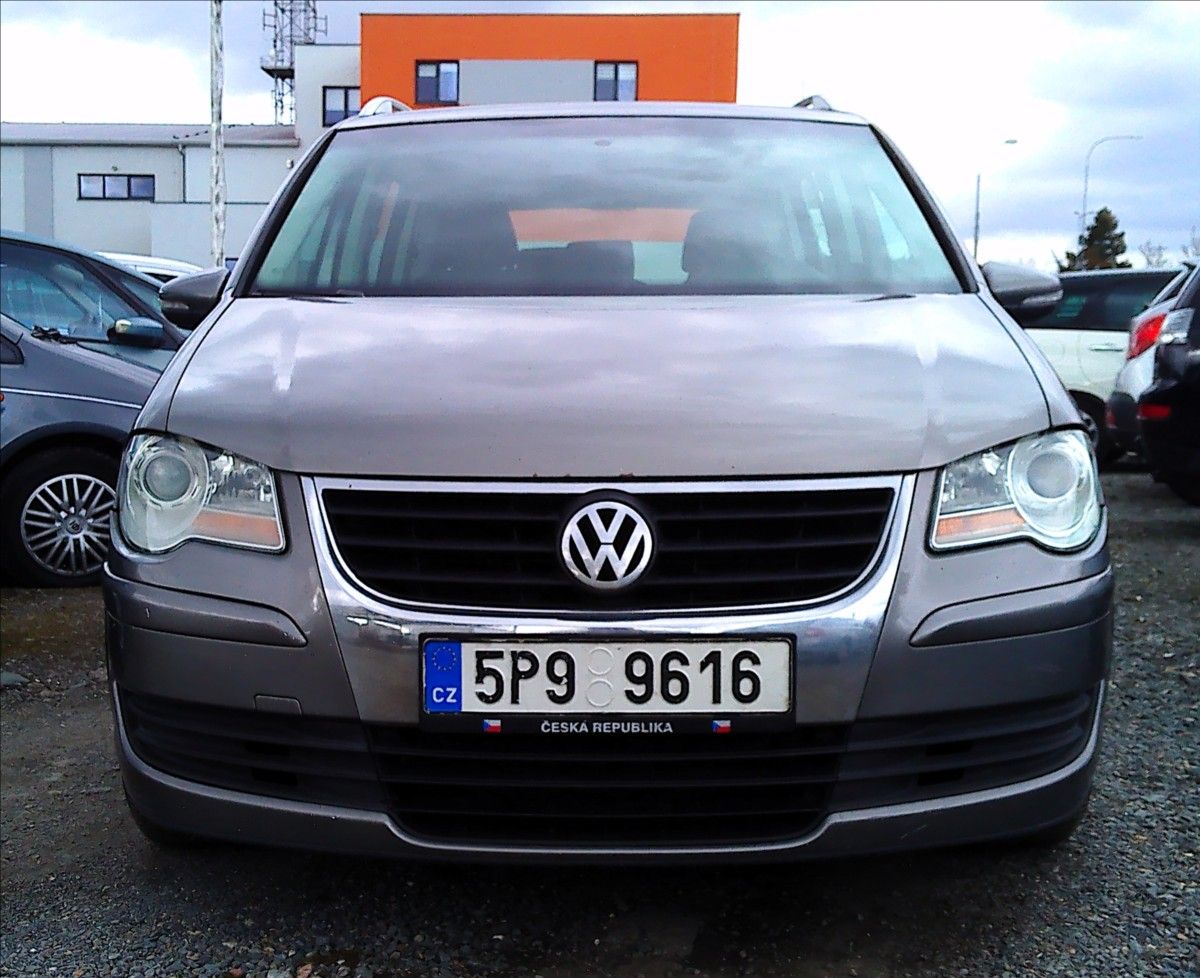 Volkswagen Touran, 2,0   TDI ČR SERV.KNÍŽKA 7MÍST - fotka 3