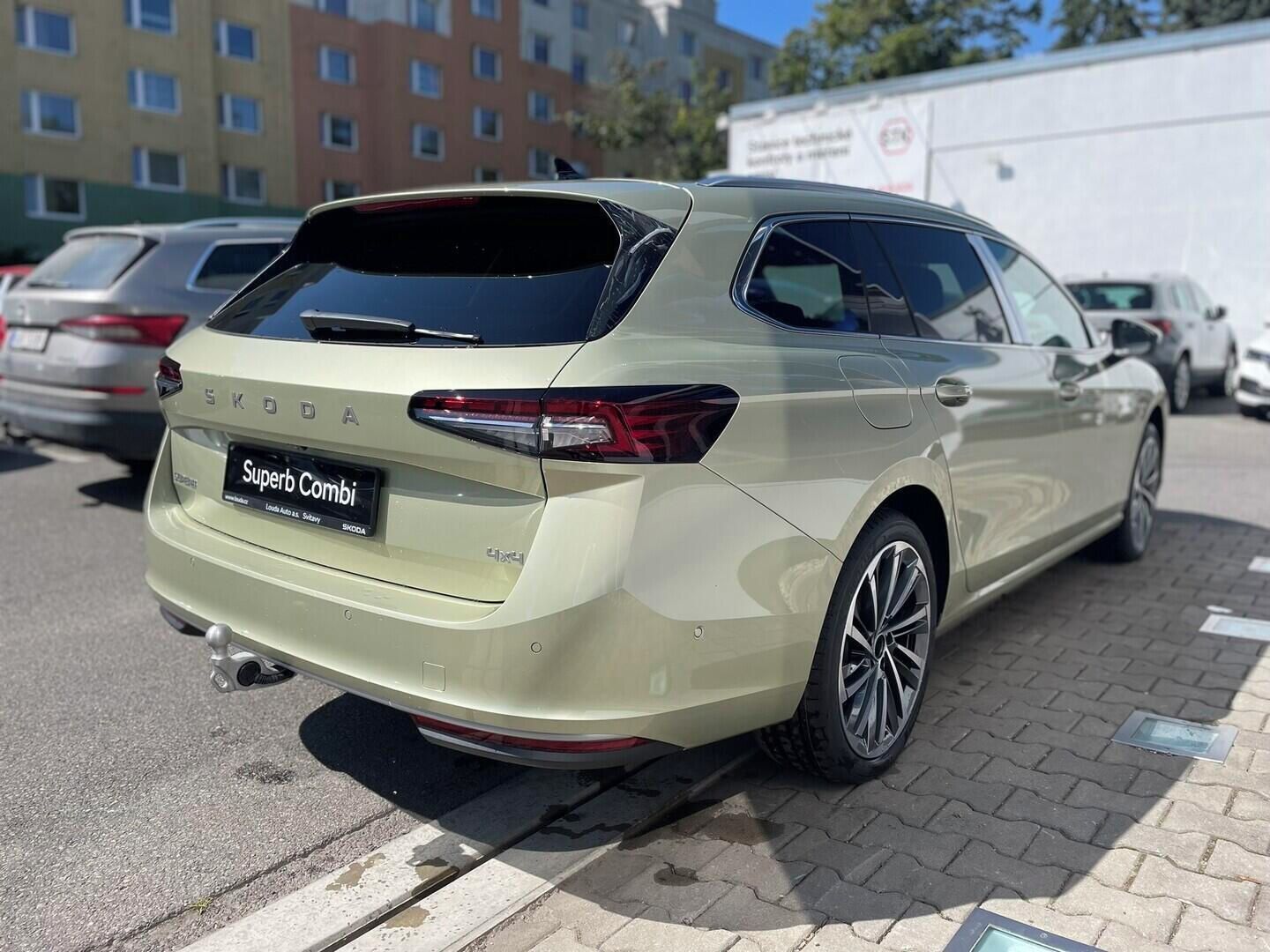 Škoda Superb, Combi  L&K  1,5 TSI 150 kW - fotka 5
