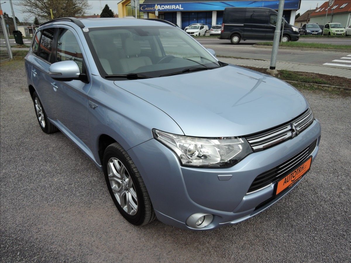 Mitsubishi Outlander, 2,0 PHEV 4x4 1.maj Servis Kůže - fotka 2