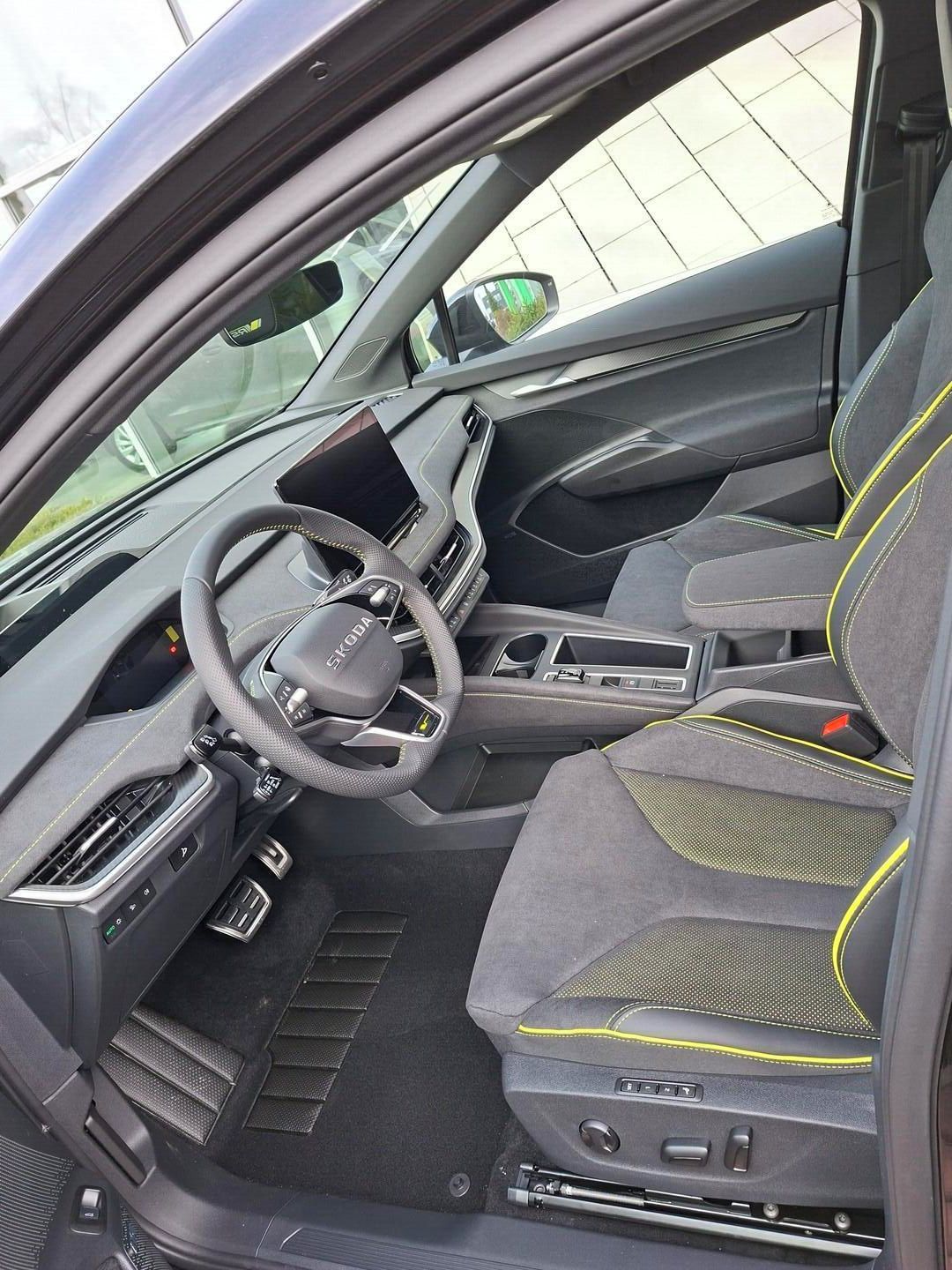 Škoda Enyaq, Coupé RS  84 kWh 4x4 250 kW - fotka 4