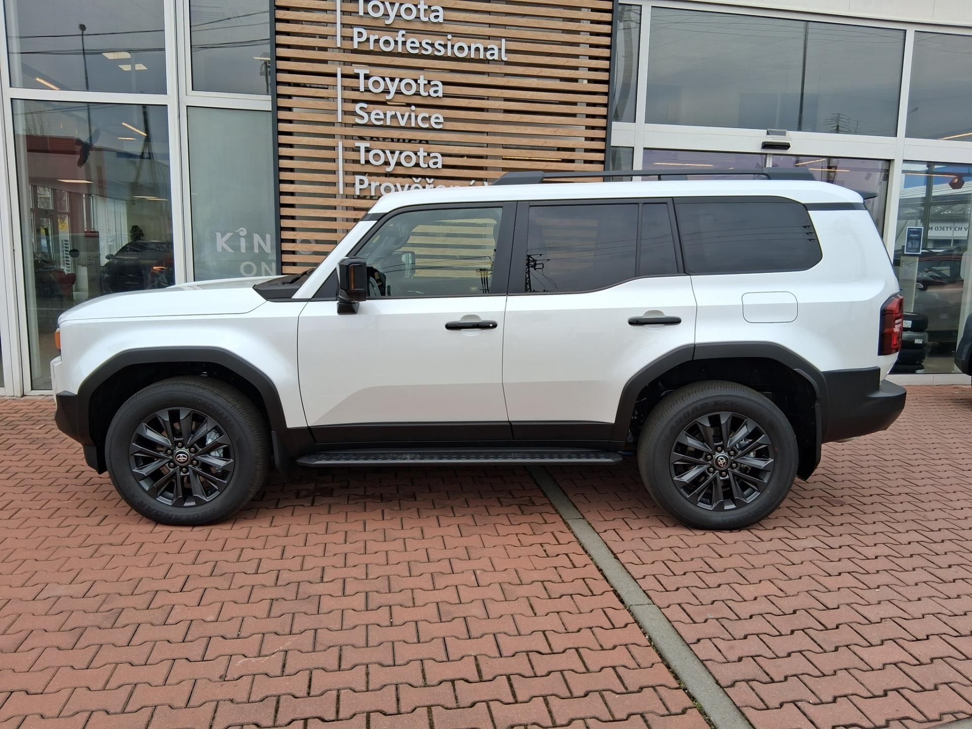 Toyota Land Cruiser, 2,8 MHEV EXECUTIVE + SKYVIEW - fotka 6
