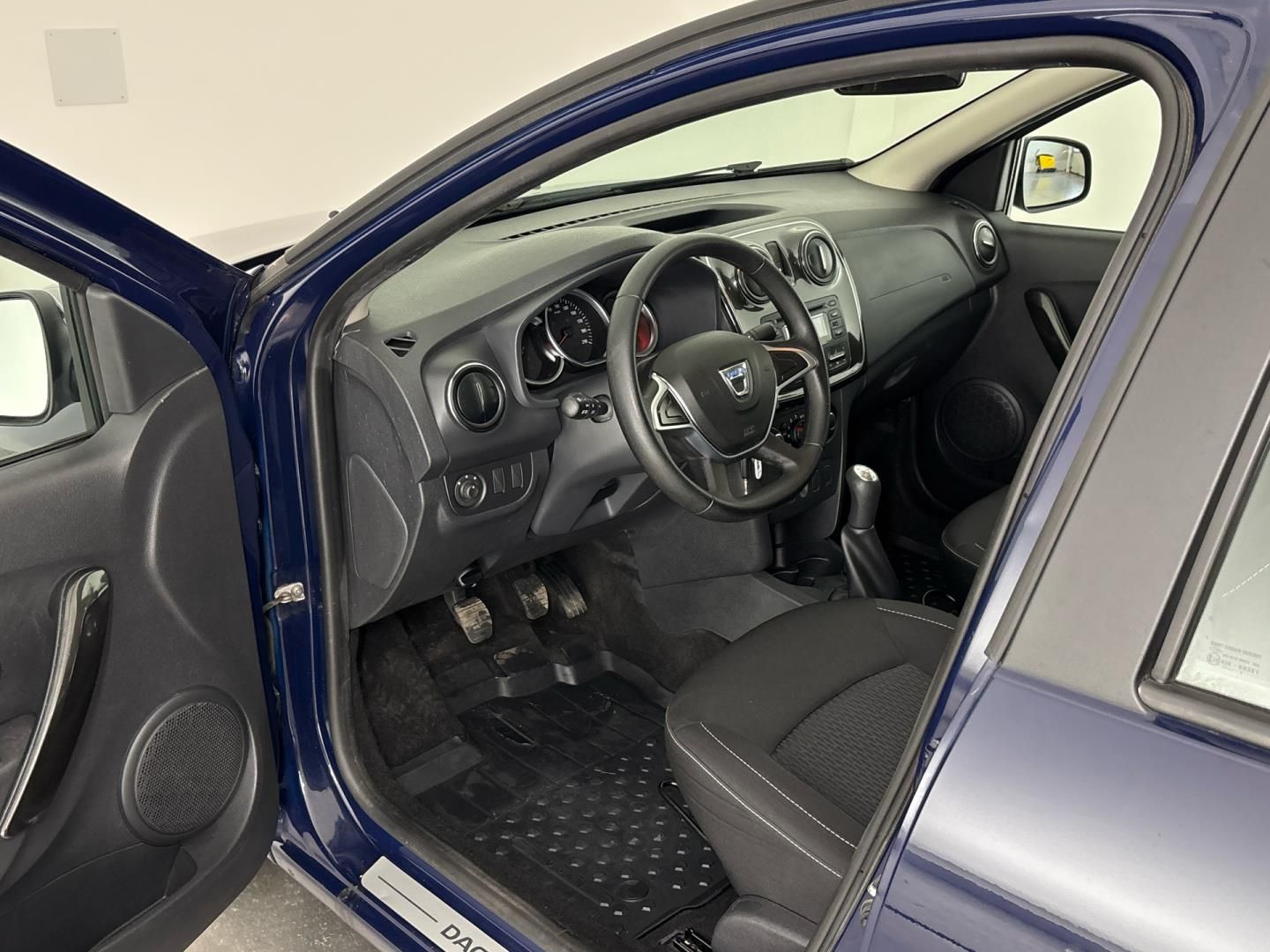 Dacia Logan, 1.0 SCe / 54 kW - fotka 6
