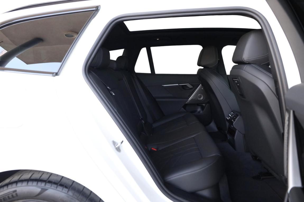 BMW Řada 5, 550e xDrive Touring - fotka 6