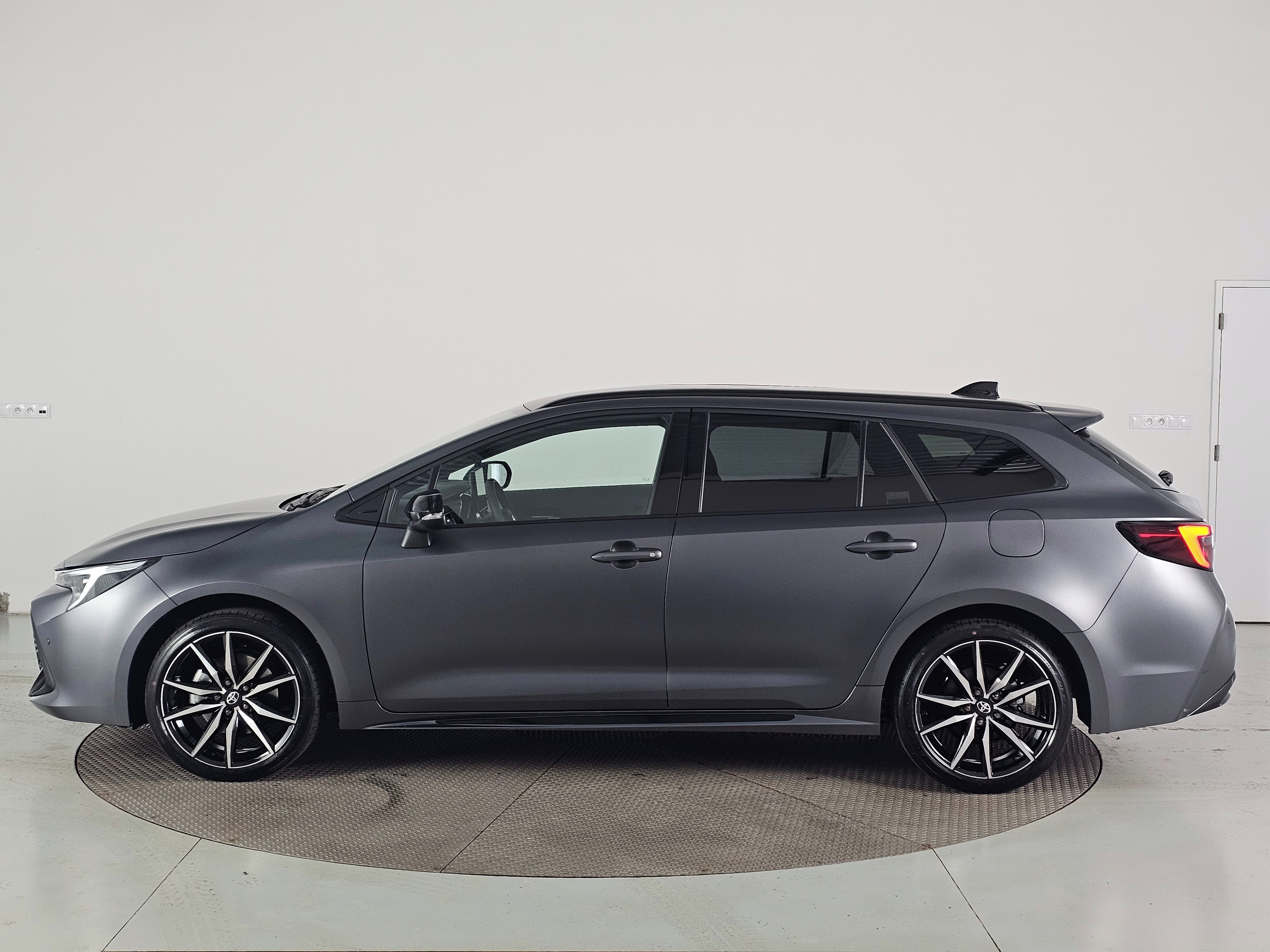 Toyota Corolla, 2.0 HEV 178k 2x4 GR SPORT - fotka 5