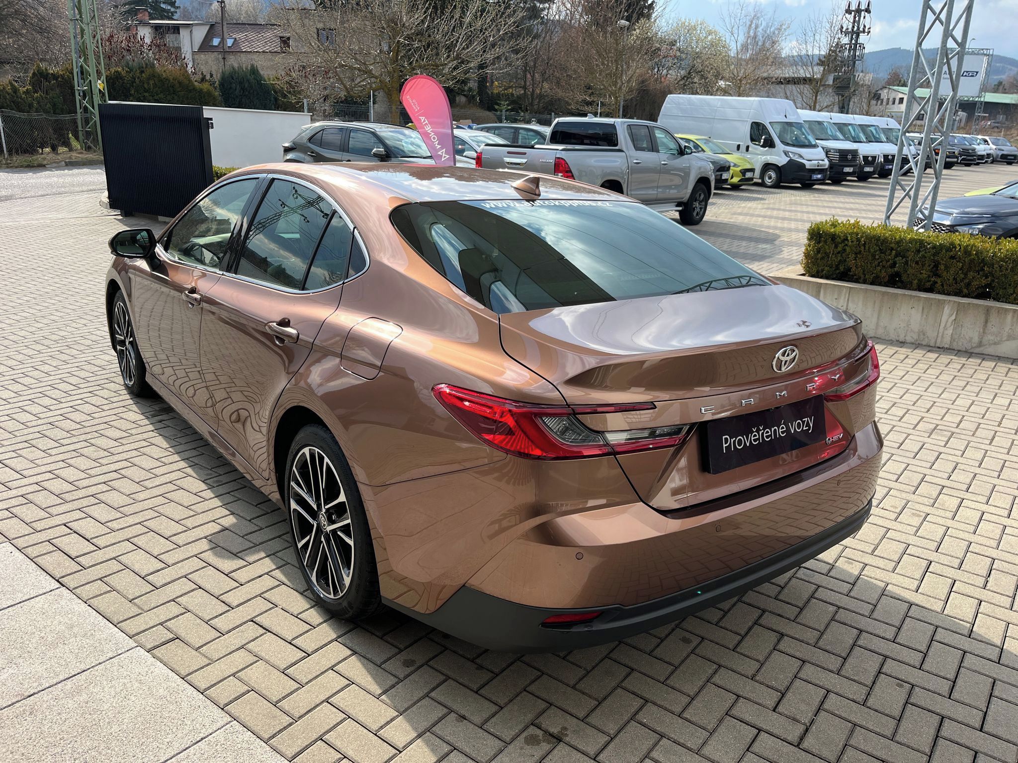 Toyota Camry, 2.5 Hybrid e-CVT Executive JBL - fotka 4