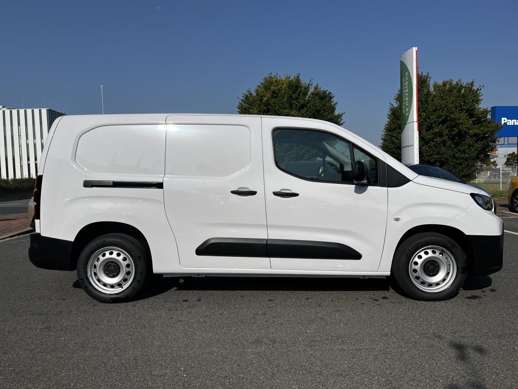 Toyota Proace City, 1.5D 130k MT Active Multimedia - fotka 3