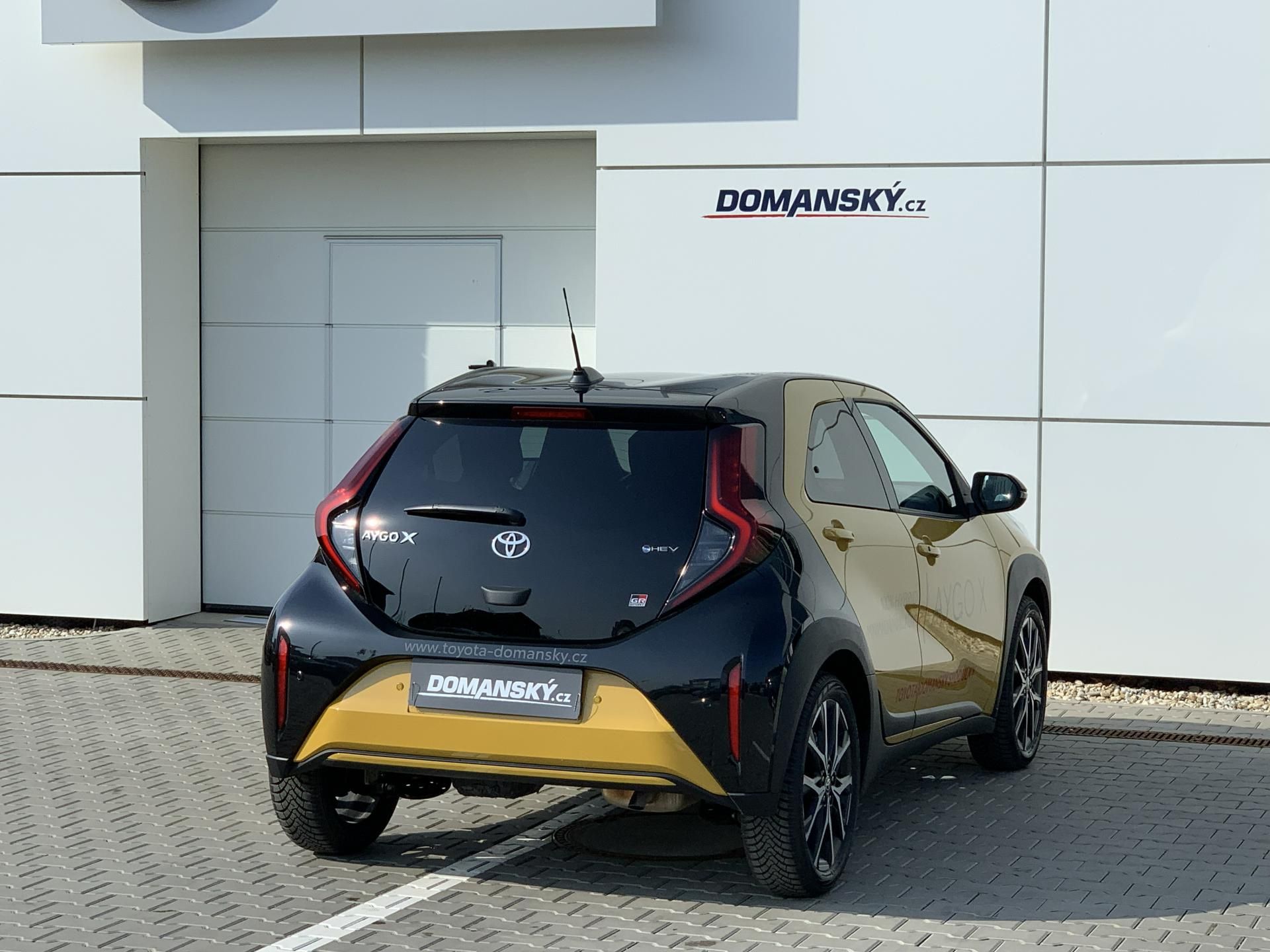 Toyota Aygo, X GR SPORT 1,5 HEV AT - fotka 4