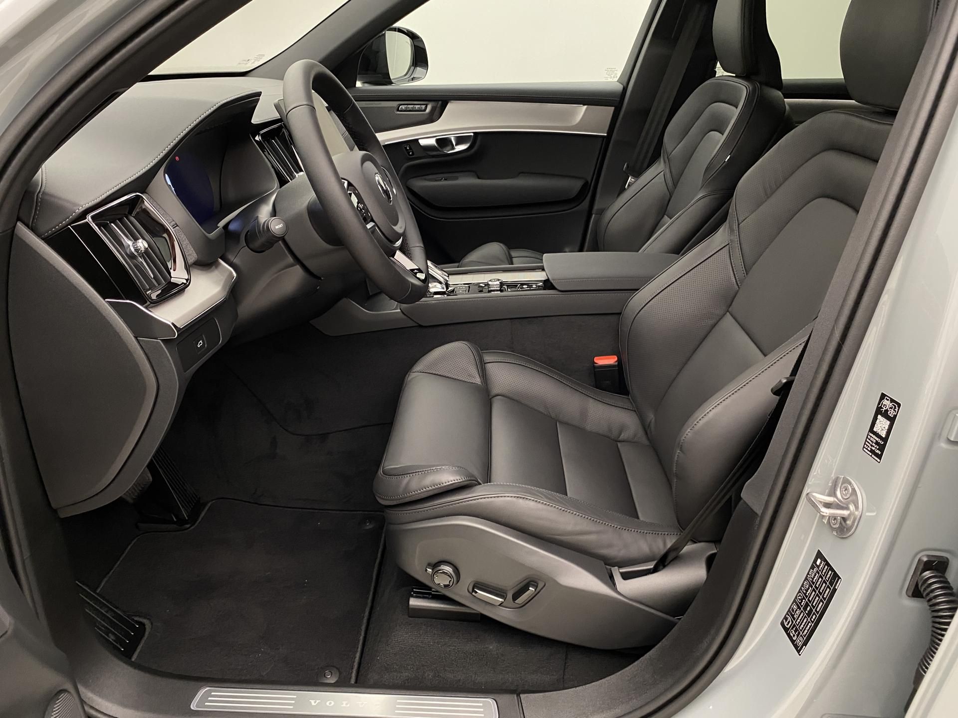 Volvo XC90, B5 AWD BLACK EDITION PLUS 7m - fotka 3