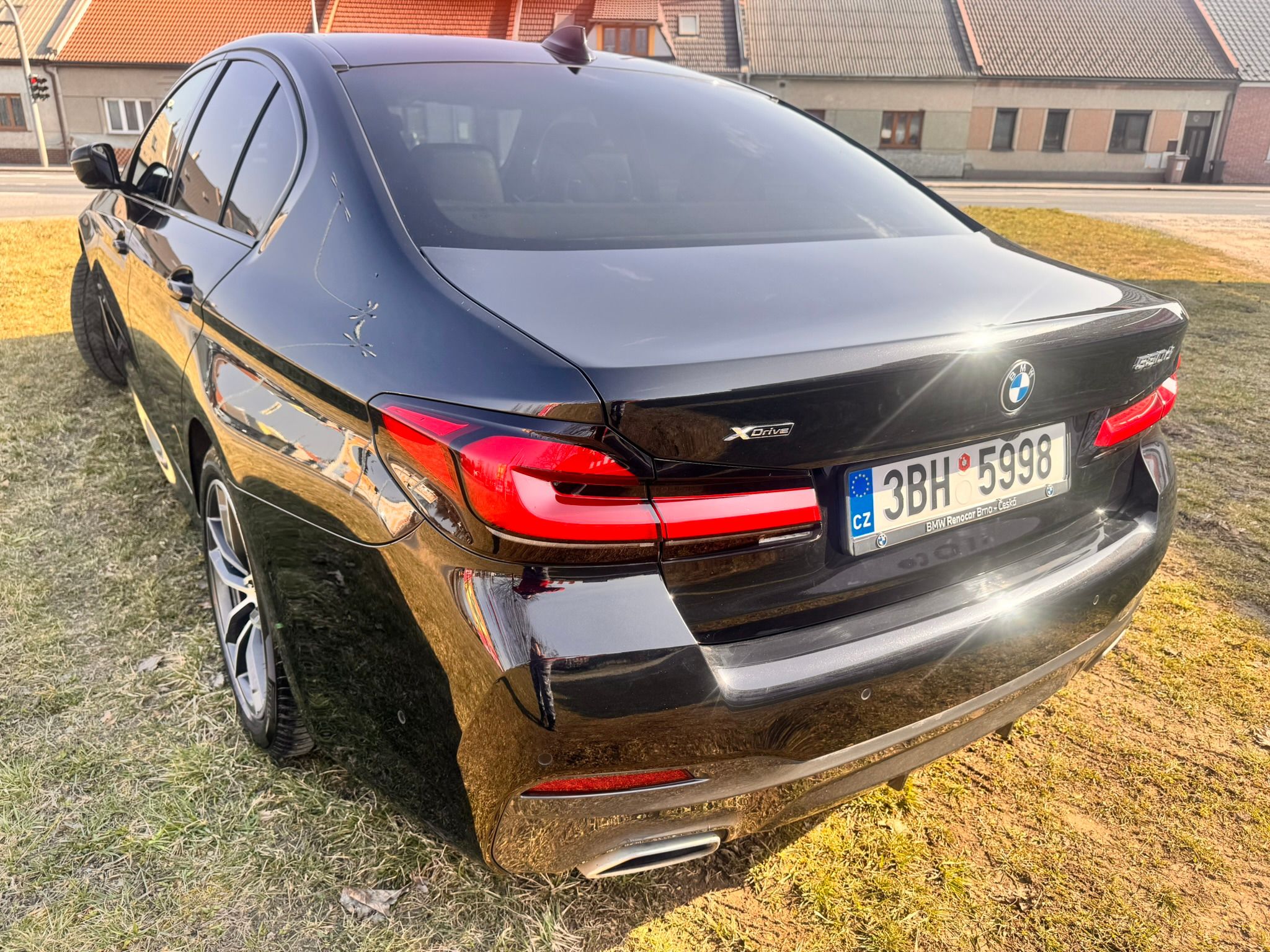 BMW Řada 5, 530XD lasery,autopilot,Mpacket - fotka 4