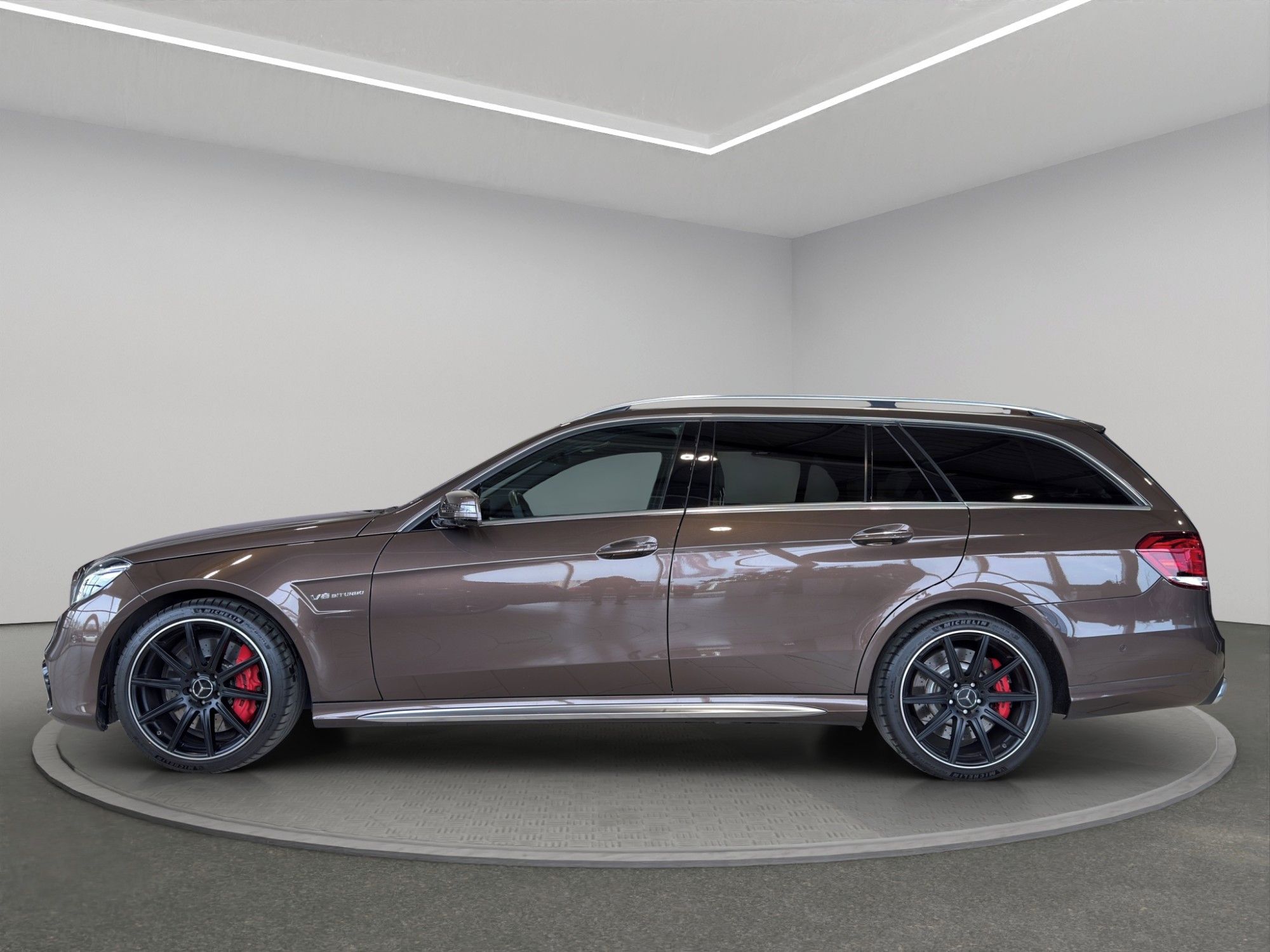 Mercedes-Benz Třídy E, 63 S 4MATIC - fotka 5