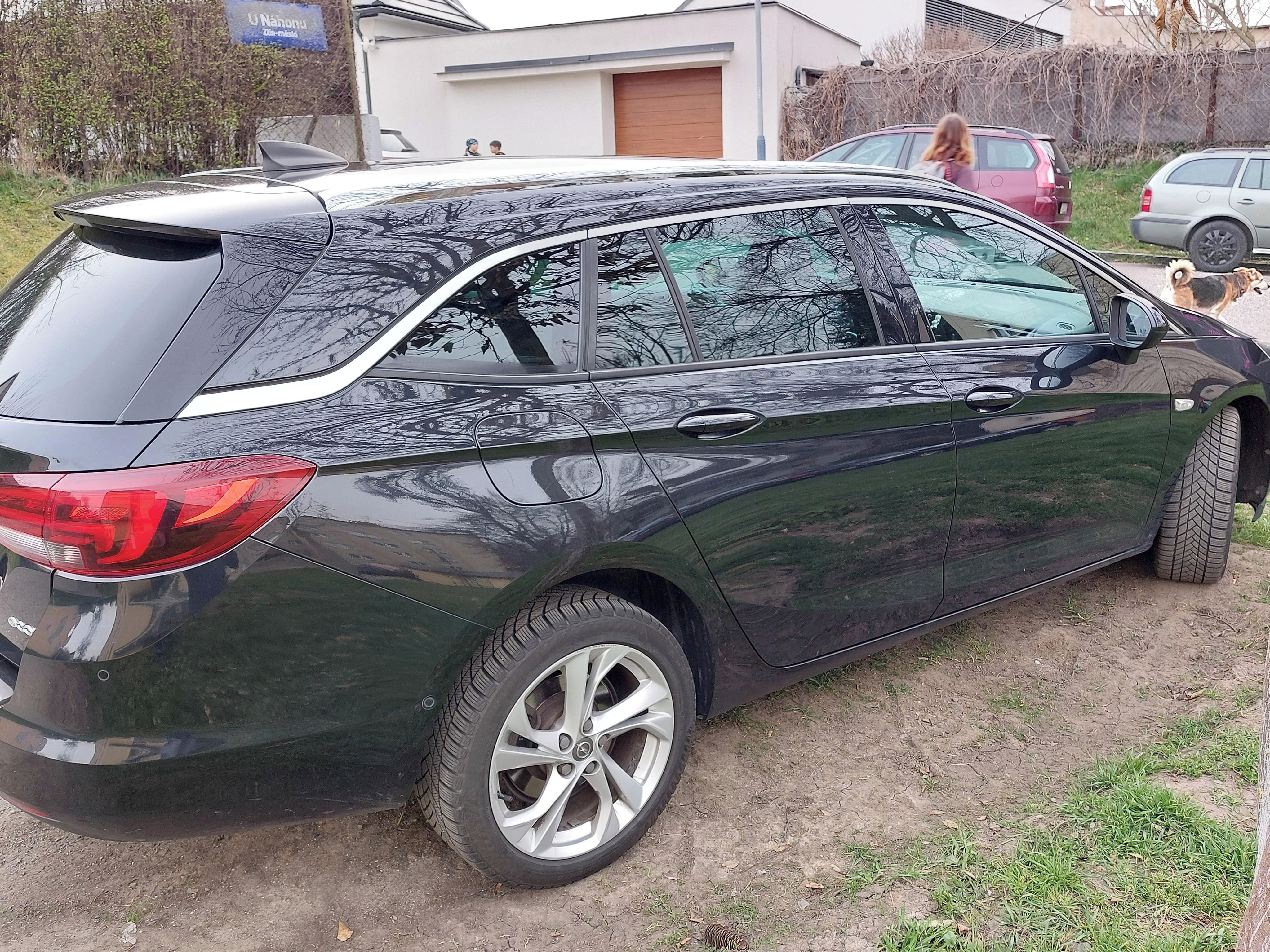 Opel Astra, 1,6 CDTI 81kw - fotka 4