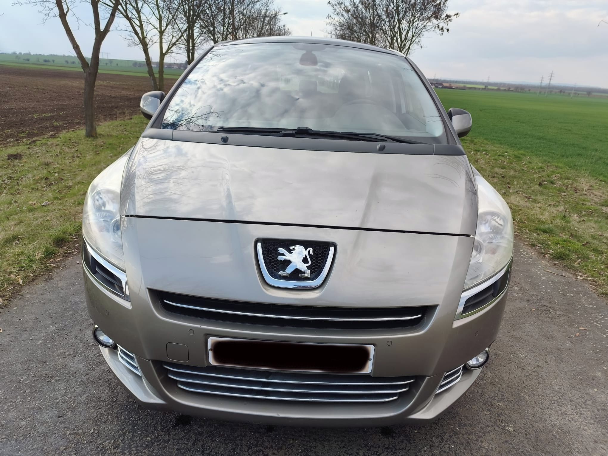 Peugeot 5008, 1,6i 88 kW, 7 míst - fotka 3