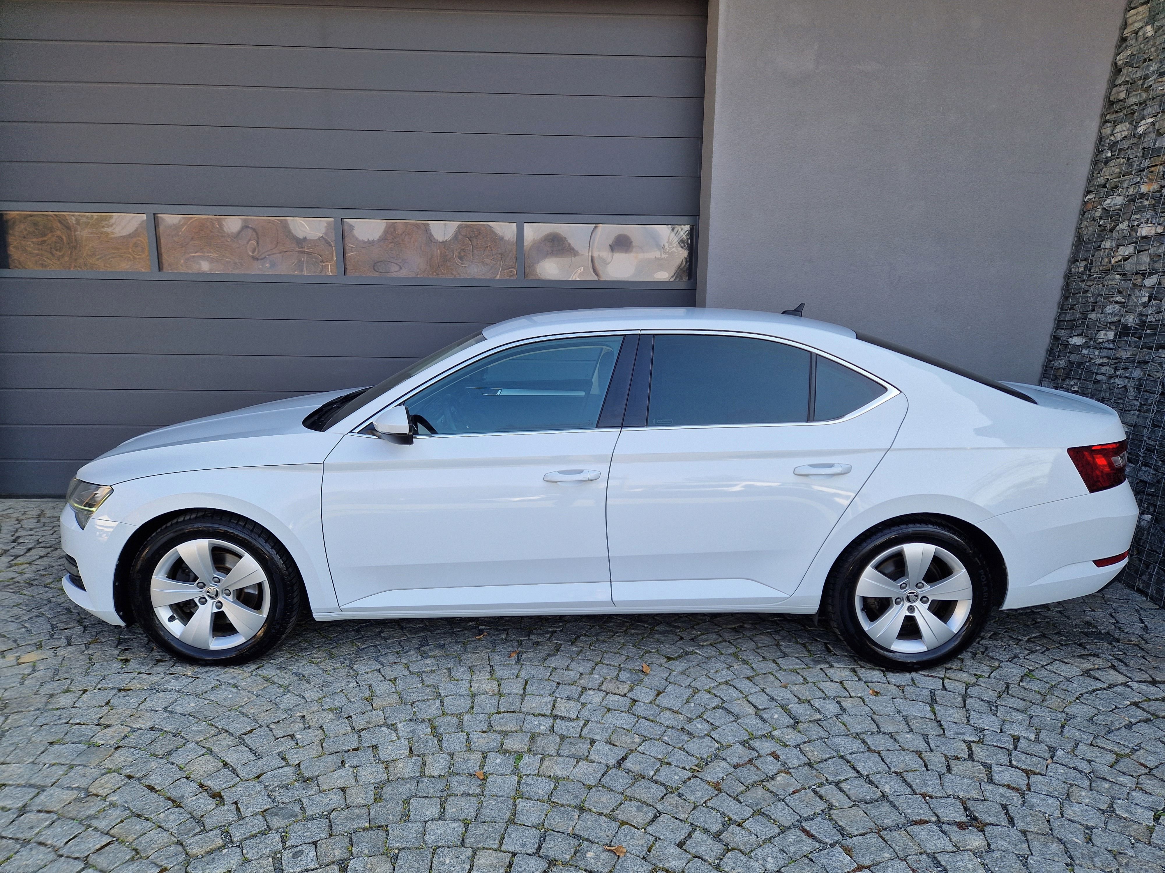 Škoda Superb, 1,5 TSI, 110 KW, DSG, Ambition - fotka 2