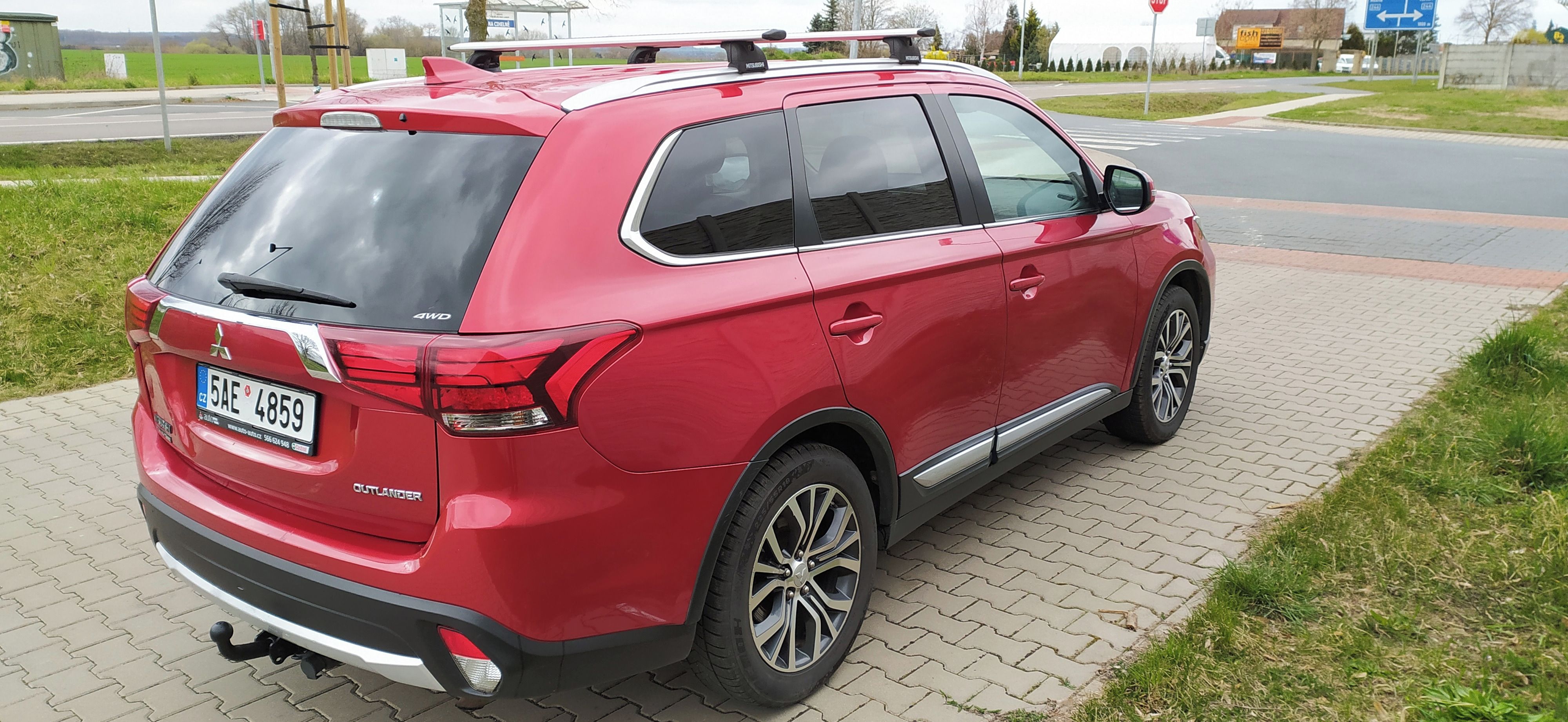 Mitsubishi Outlander, 2.2Di-D 4wdČR,7MÍST,INTENSE - fotka 4