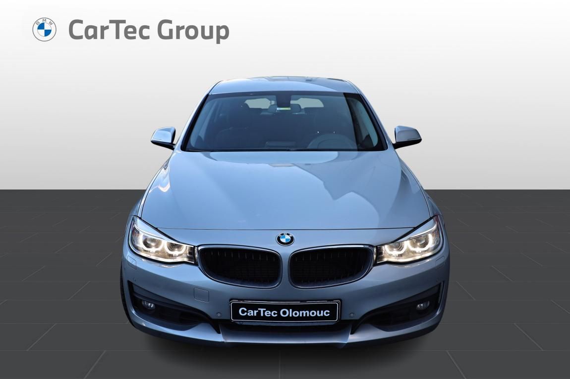 BMW Řada 3, 320i xDrive - fotka 2